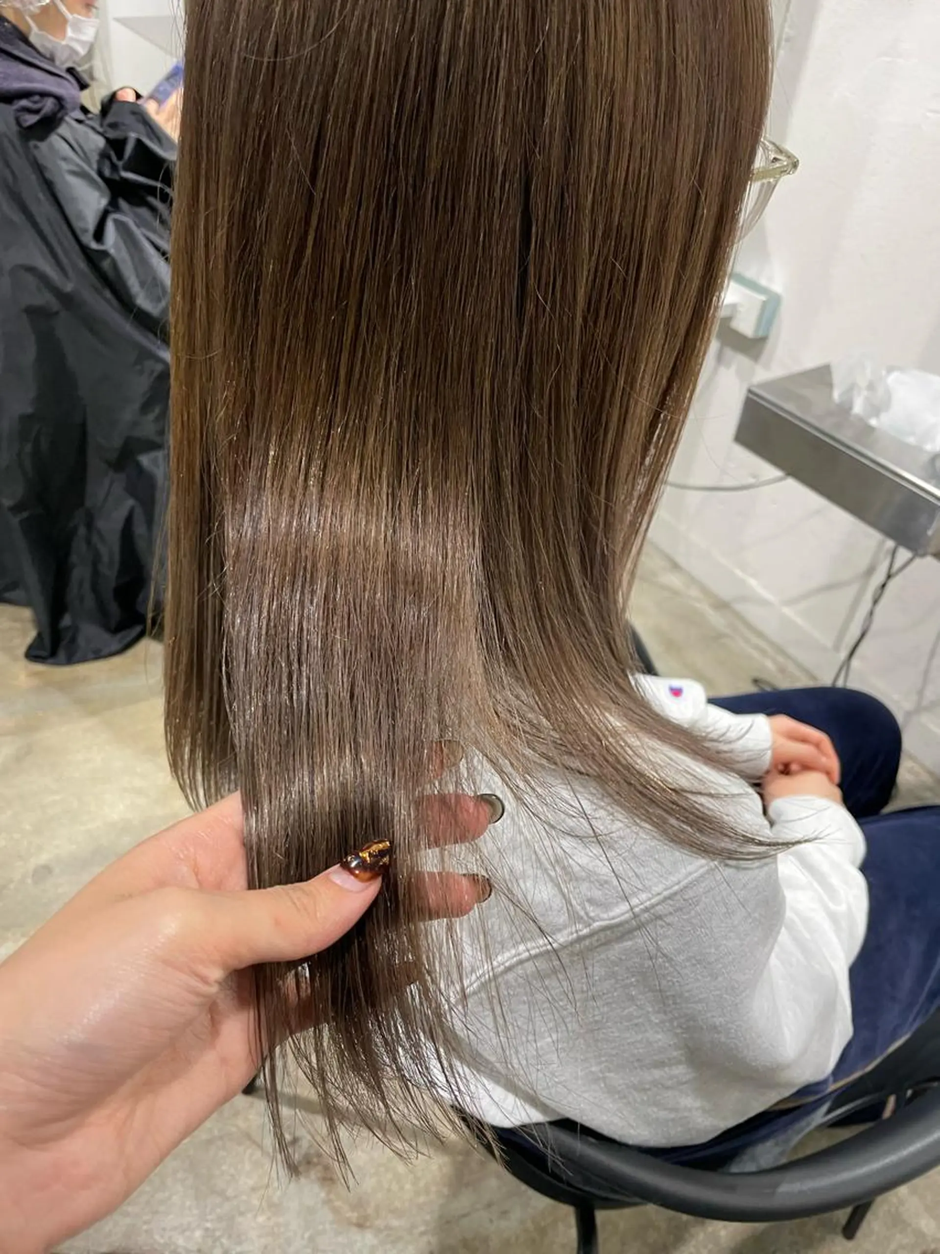 カラー ベージュカラー カット 縮毛矯正 トリートメント 大迫 江梨のヘアスタイル