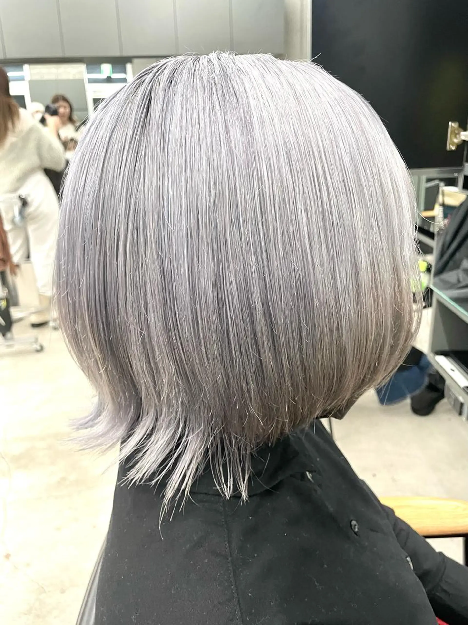 ミディアム カラー ブリーチ ケアブリーチ ダブルカラー シルバー インナーカラー/推し アニメカラー/ウルフのヘアスタイル
