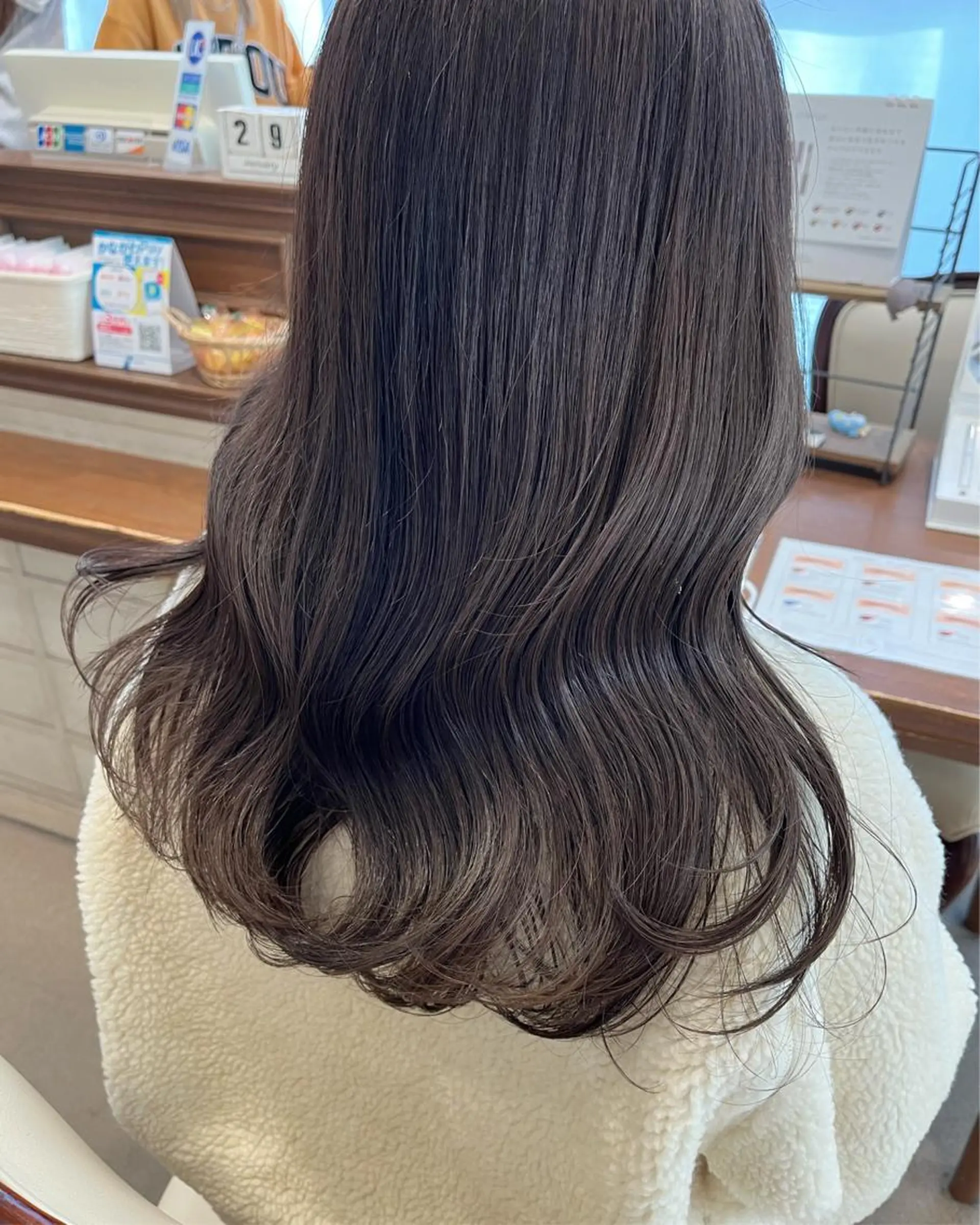 ロング カラー ヘアアレンジ グレージュ カット ヘアカラー トリートメント サソウ ユリエ🥥のヘアスタイル