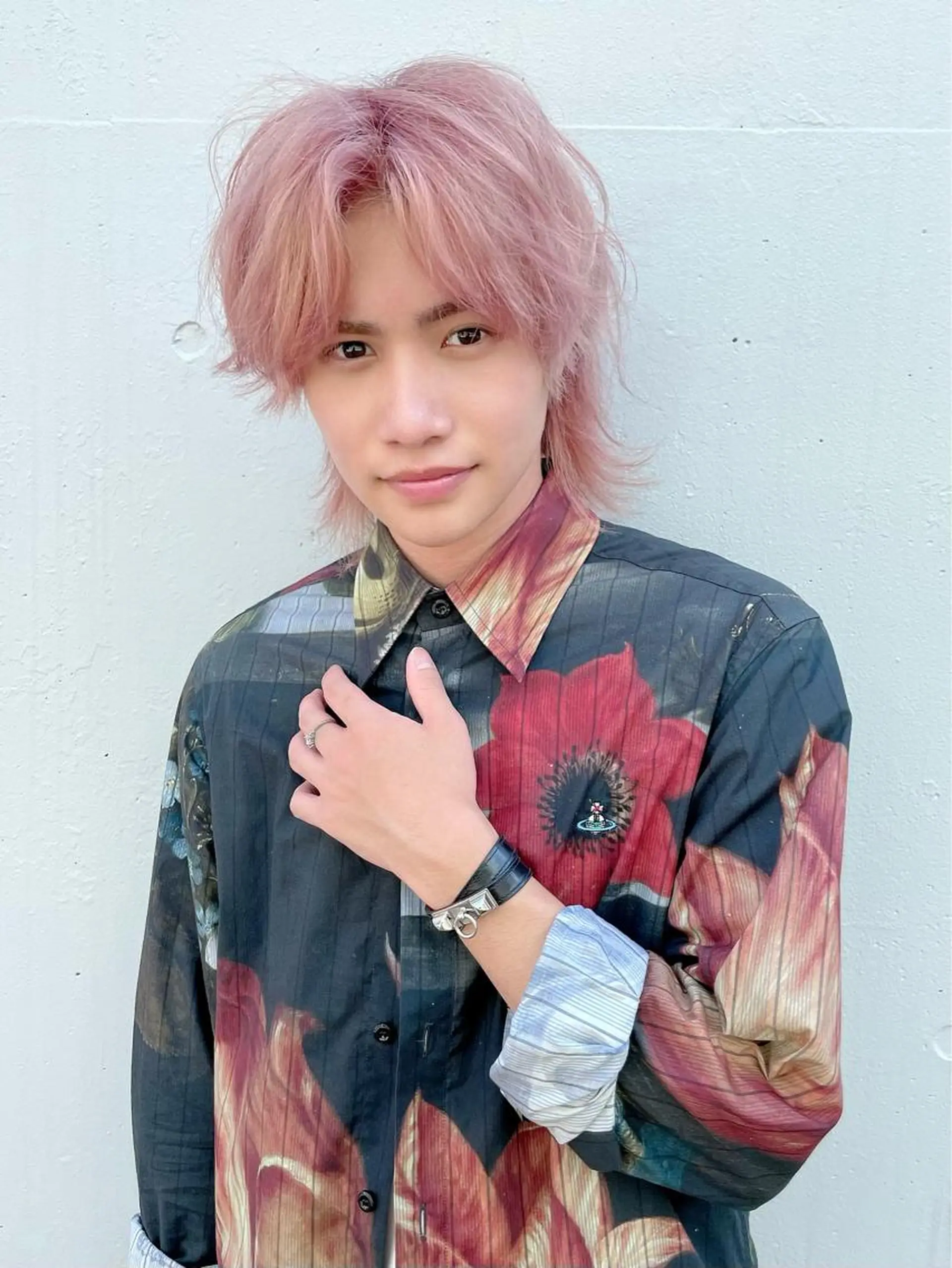 カラー メンズ メンズウルフカット ピンクカラー ウルフカット カット ヘアカラー 深沢 秀のヘアスタイル