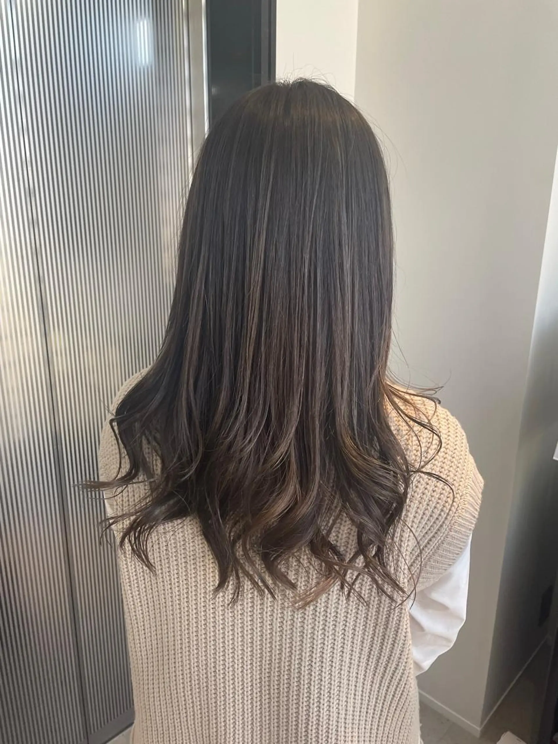 ロング ハイライト 岸田 悠佑のヘアスタイル