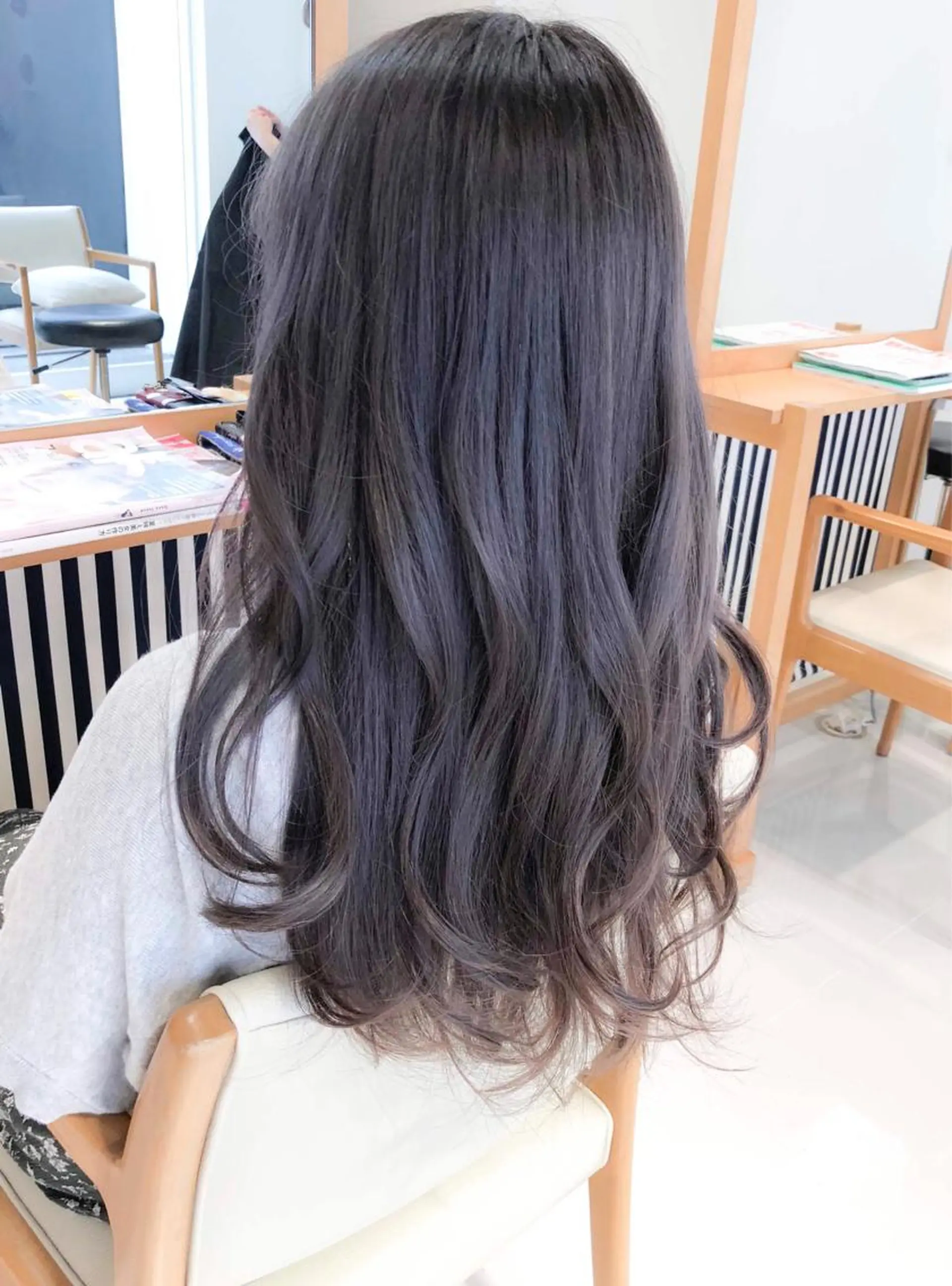 ロング カラー グレージュ ラベンダーカラー ラベンダーグレージュ ラベンダーグレー Days 透明感カラーのヘアスタイル