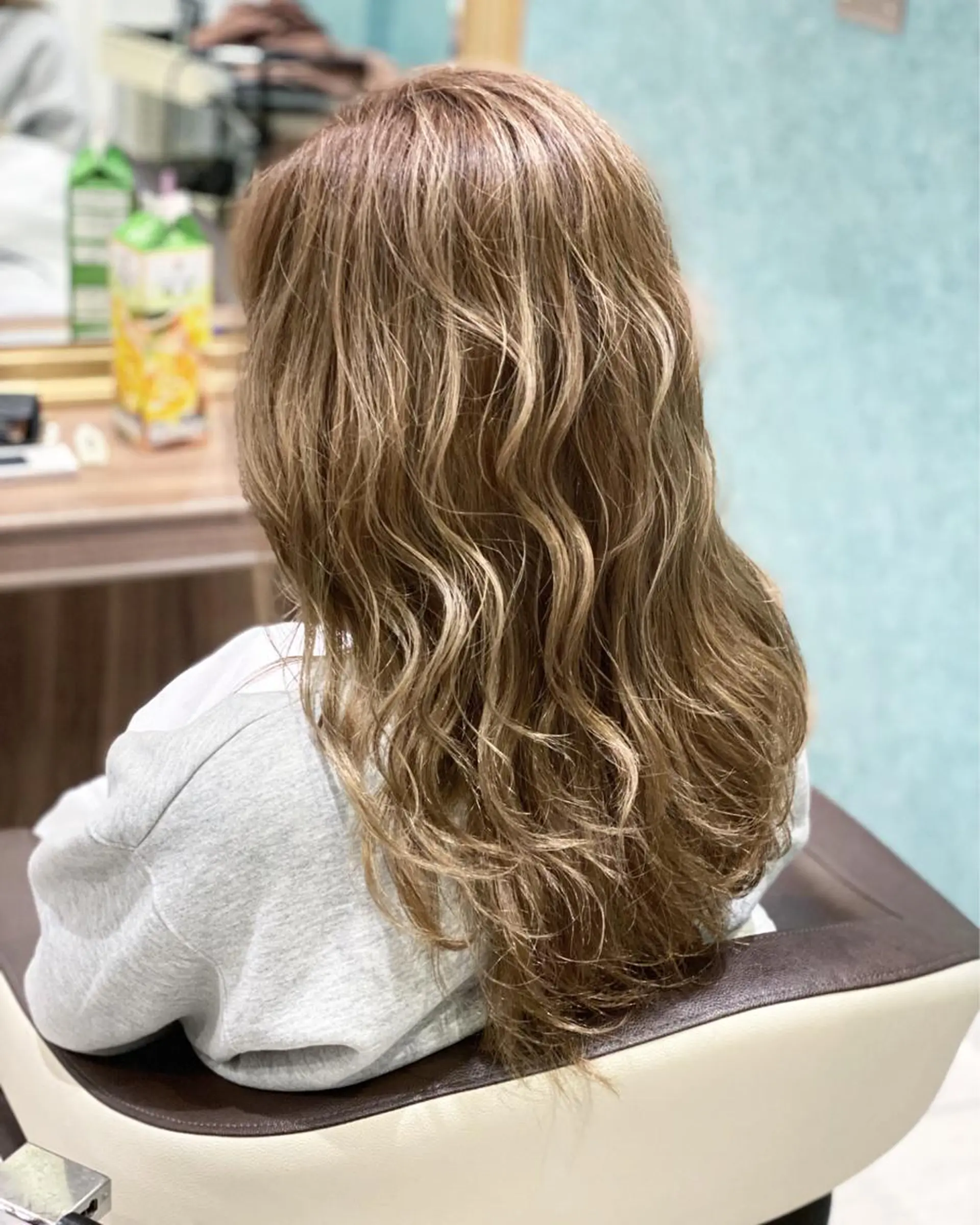 ロング カラー ベージュカラー ヘアカラー トリートメント 💎大人ハイライト 💎上杉一也💎のヘアスタイル