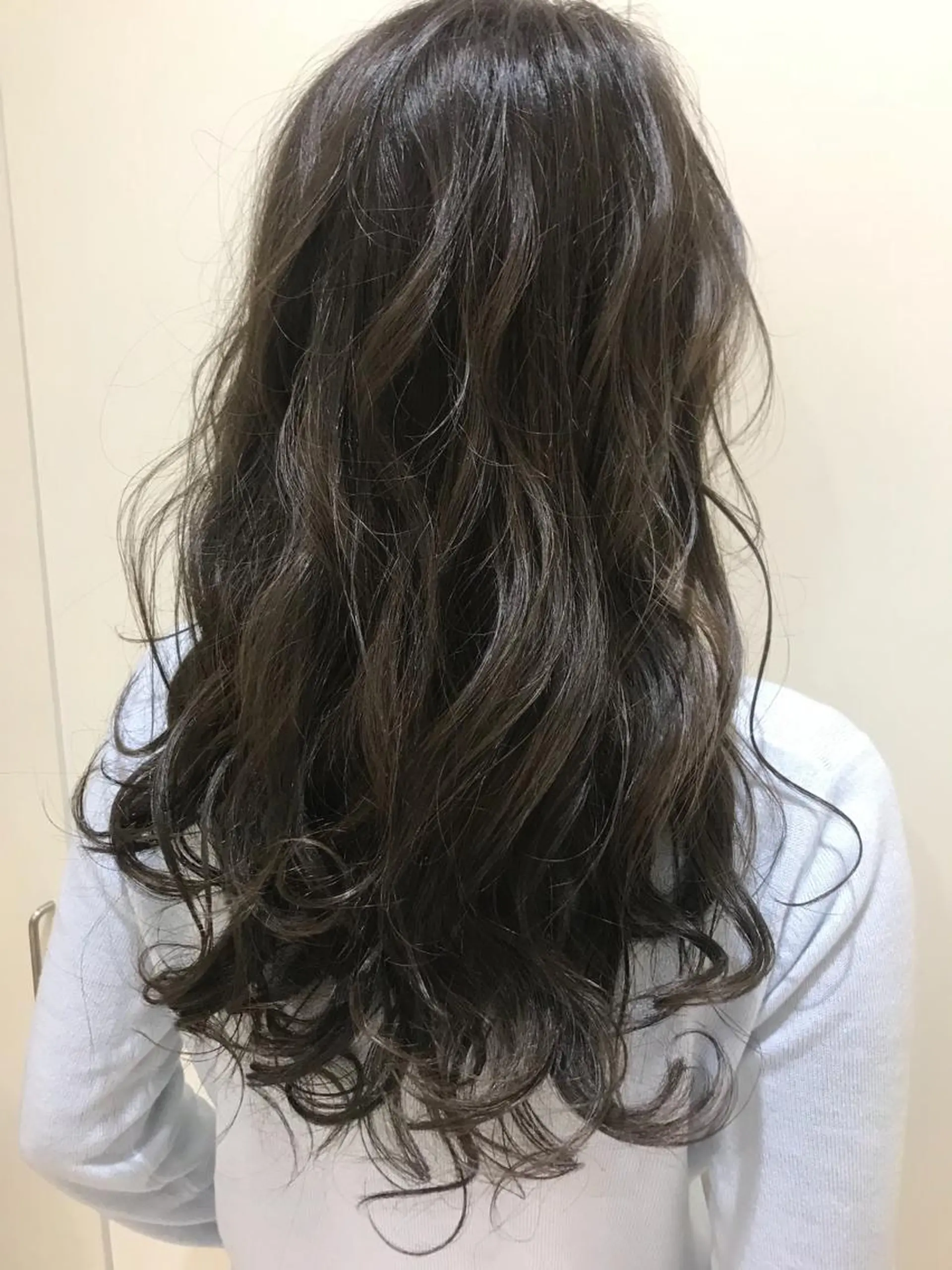 ロング カラー 渡邊 花奈のヘアスタイル