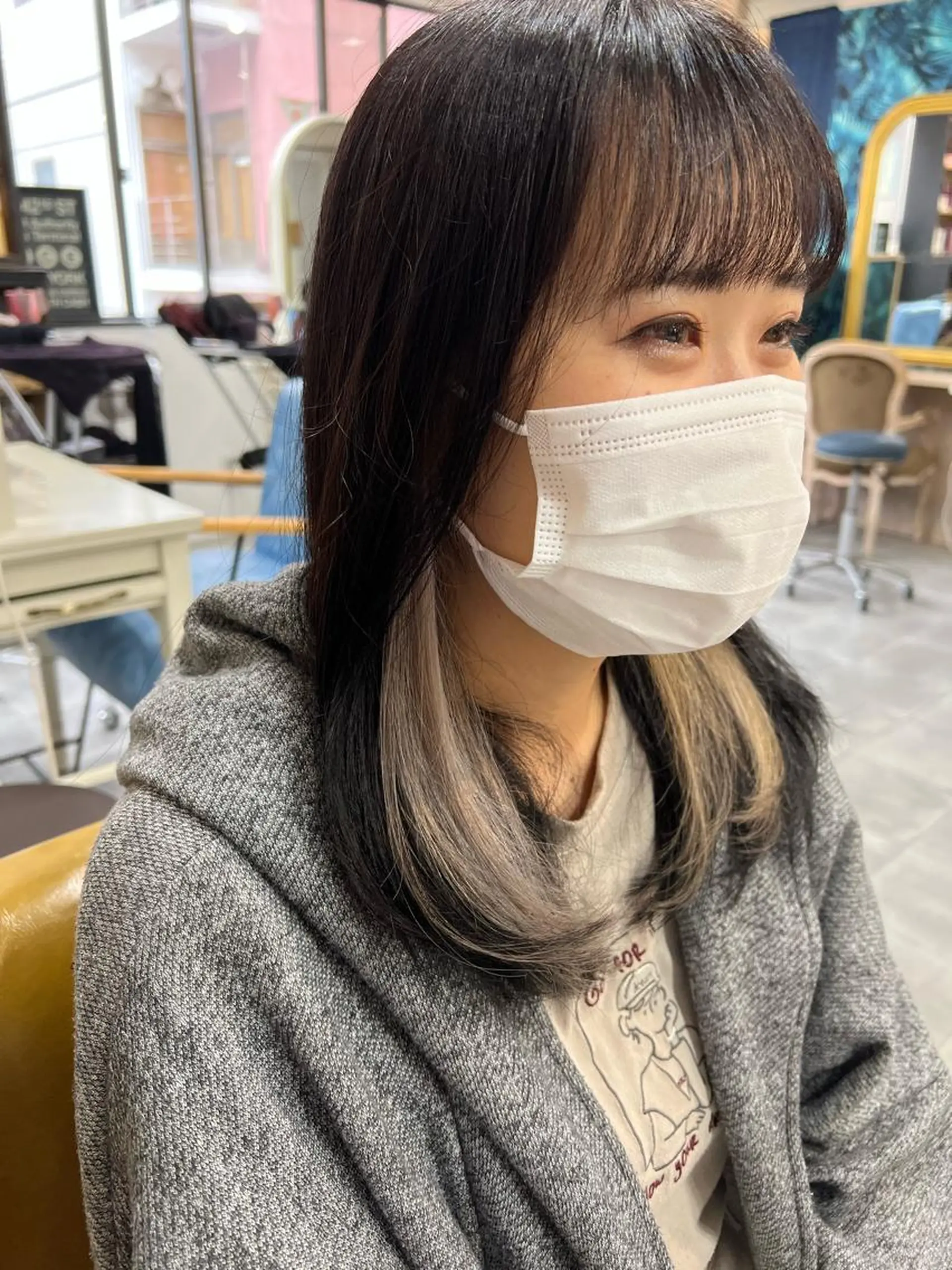 ミディアム カラー ベージュカラー ブリーチ ホワイトベージュ SHIAN立川 及川望のヘアスタイル