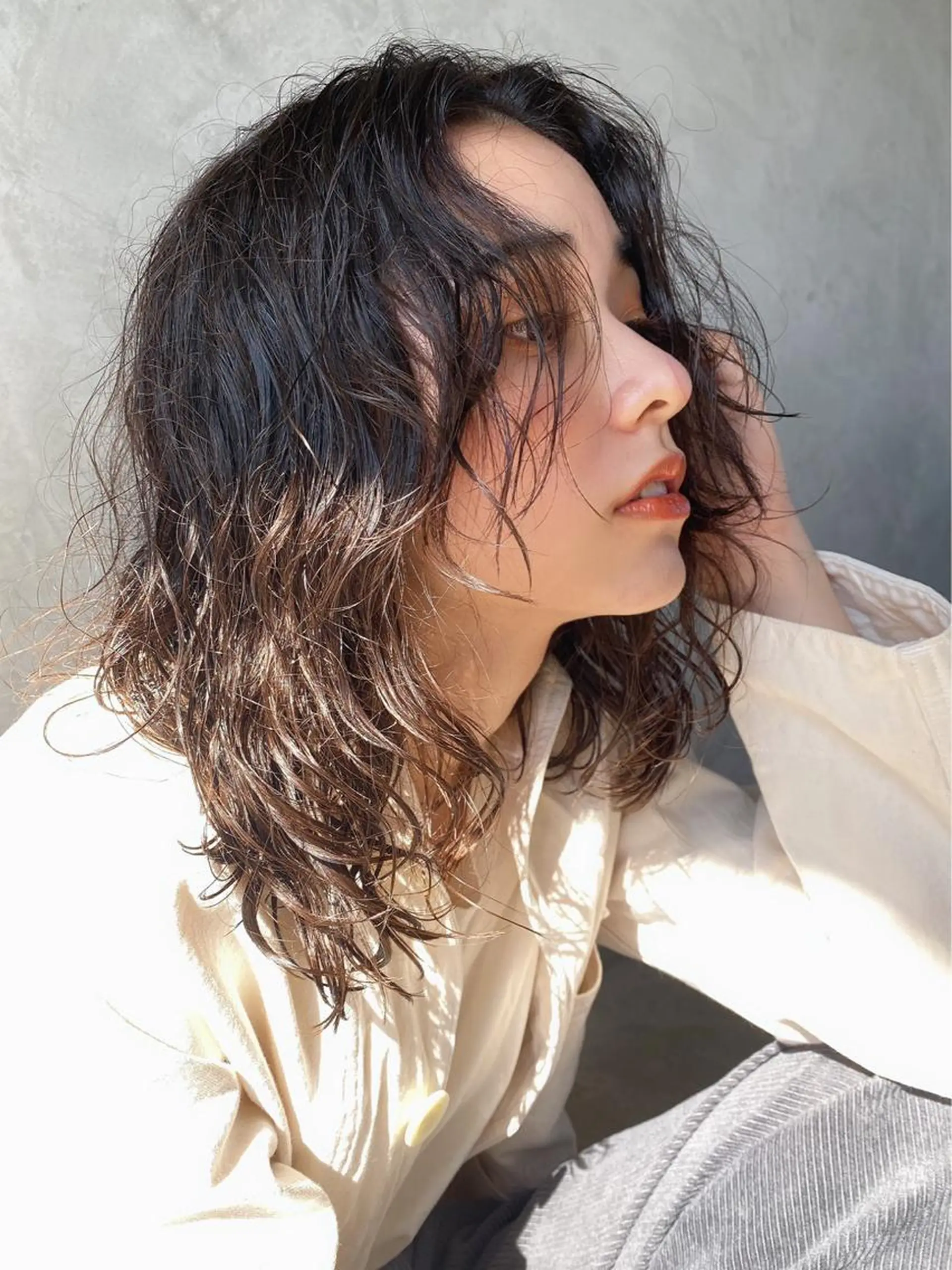 ミディアム パーマ カット ヘアカラー 縮毛矯正 トリートメント 【髪質改善】 夏目結以のヘアスタイル