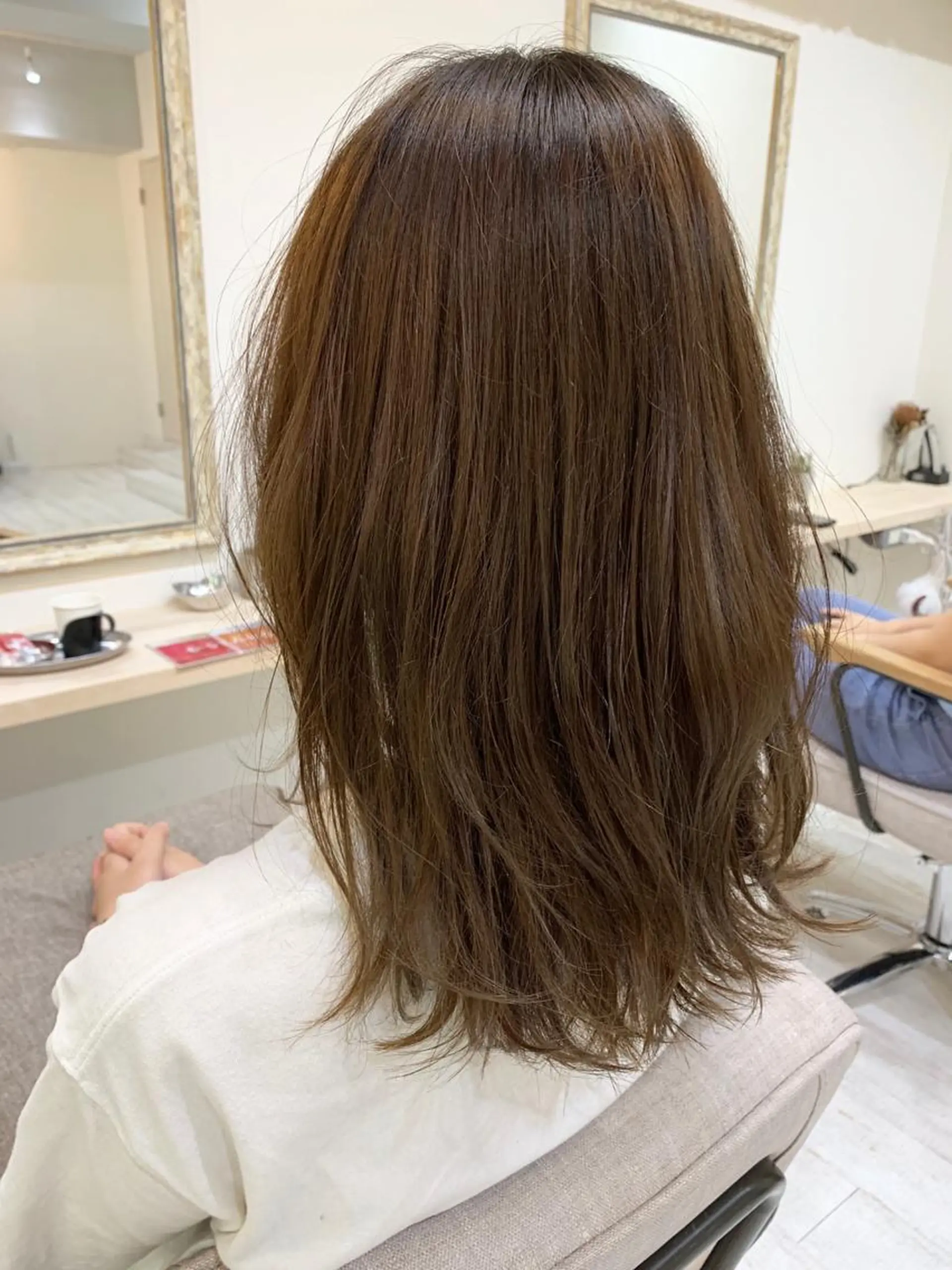 セミロング カラー アッシュ レイヤーカット 山本 悟志のヘアスタイル