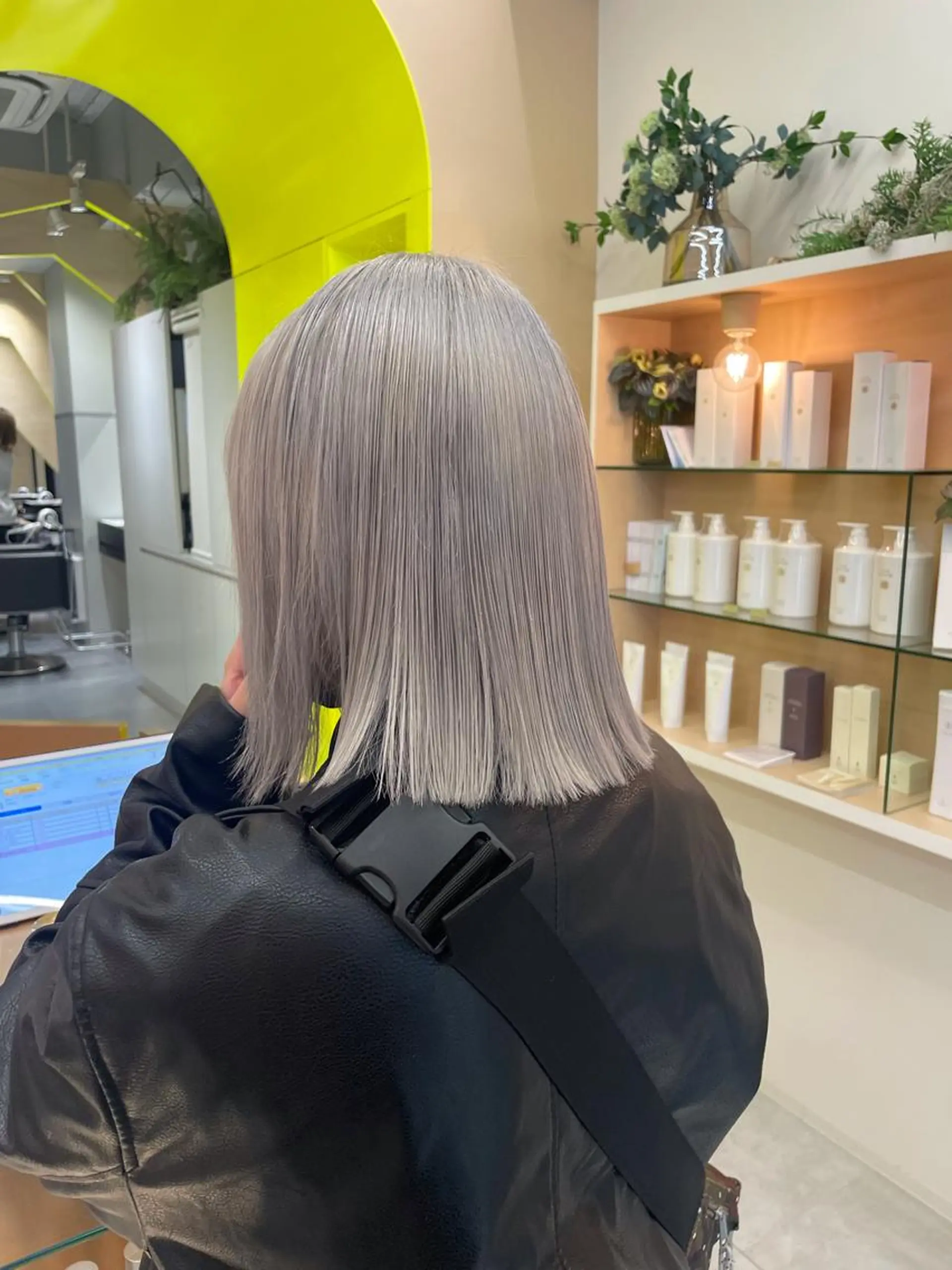 ショート カラー ヘアアレンジ デザインカラー ハイトーンカラー 山下 とよかのヘアスタイル