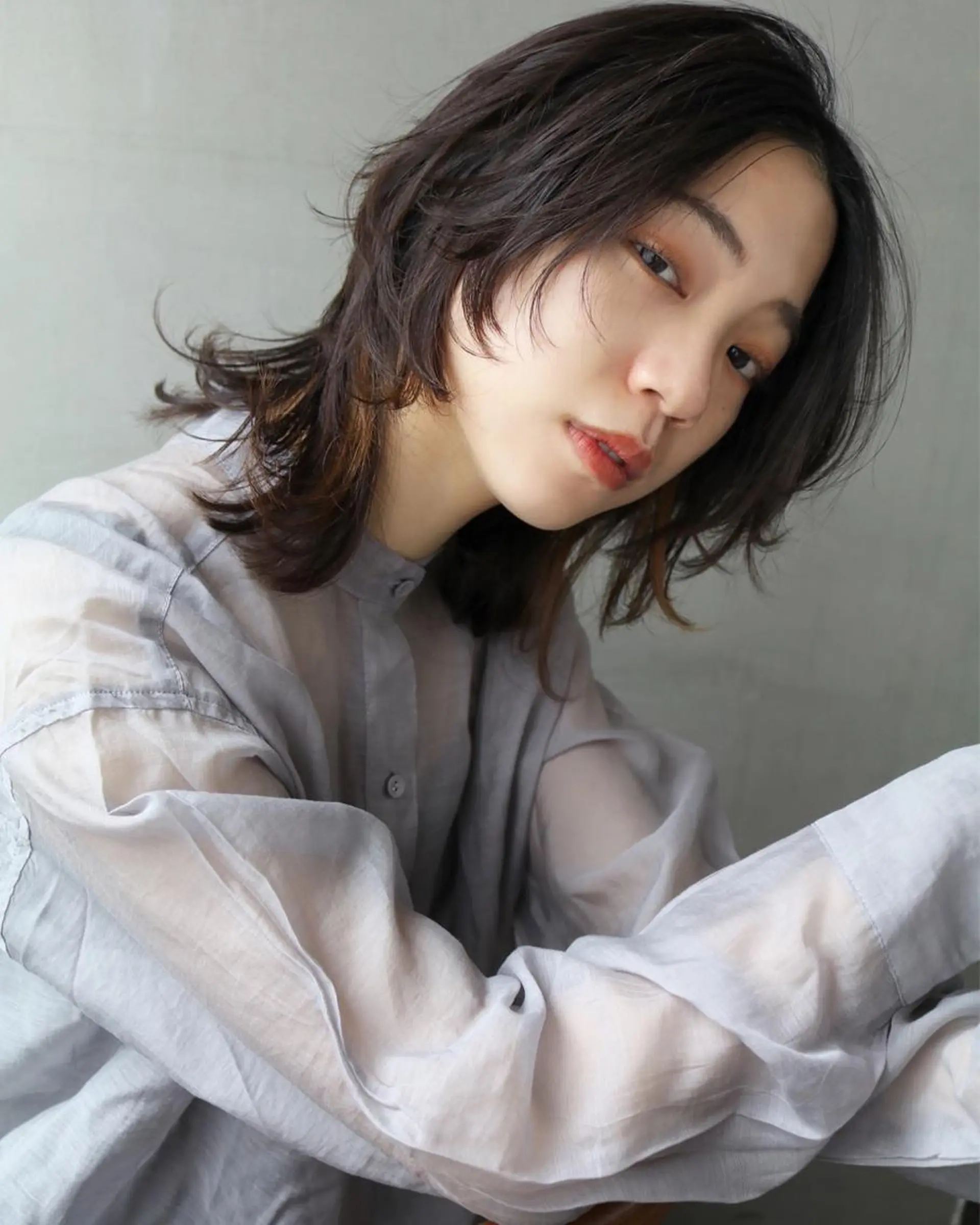 ミディアム カラー パーマ ヘアアレンジ メンズ キッズ ネイル マツエク・マツパ メンズウルフカット 黒髪 ウルフカット ミディアムネイル SALOWIN梅田茶屋町店所属・ウルフレイヤーカット /チヒロのヘアスタイル