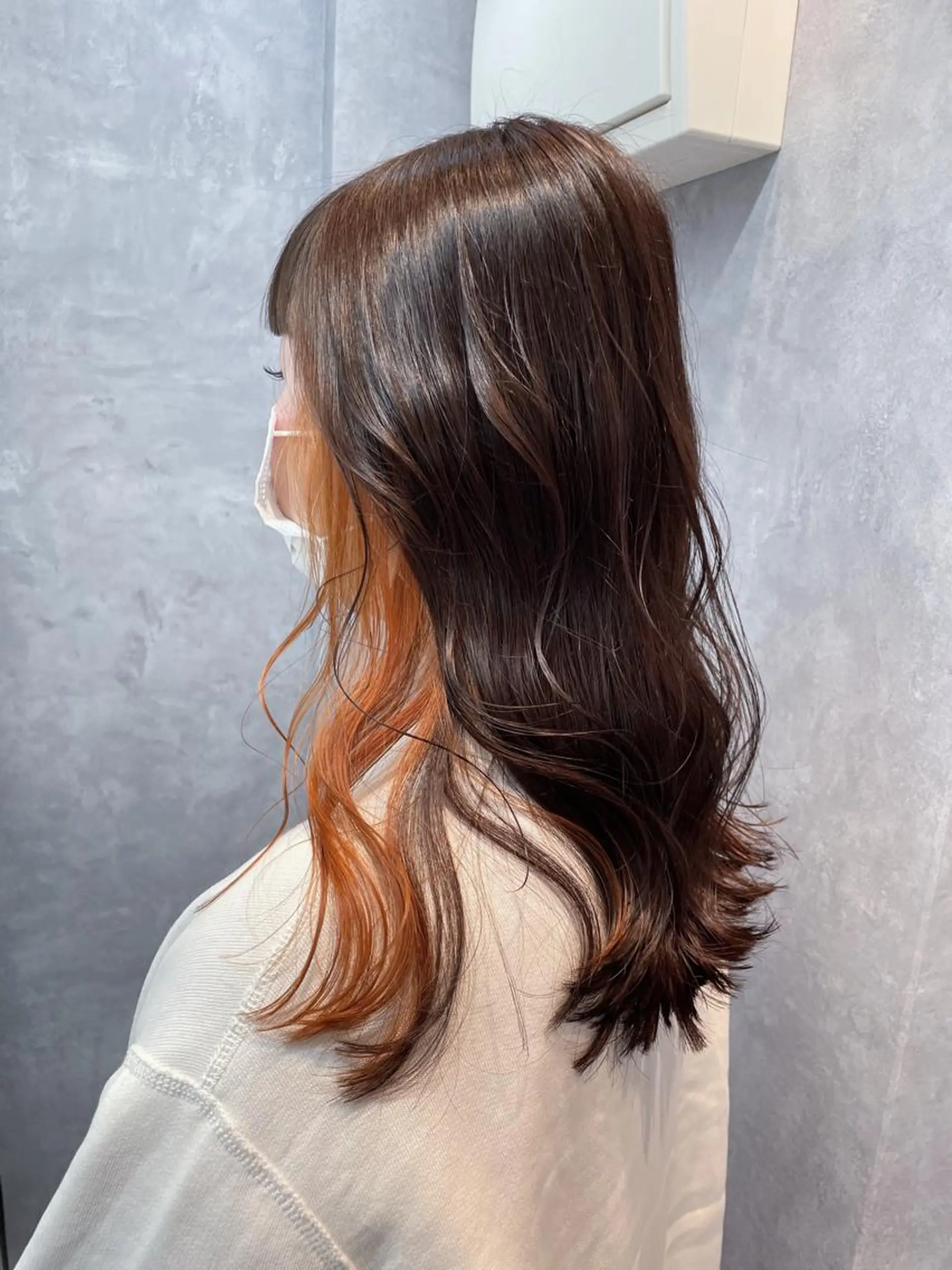 ロング カラー ブリーチ イヤリングカラー オレンジ _WHITE 天神店 YUMEKA🐻のヘアスタイル