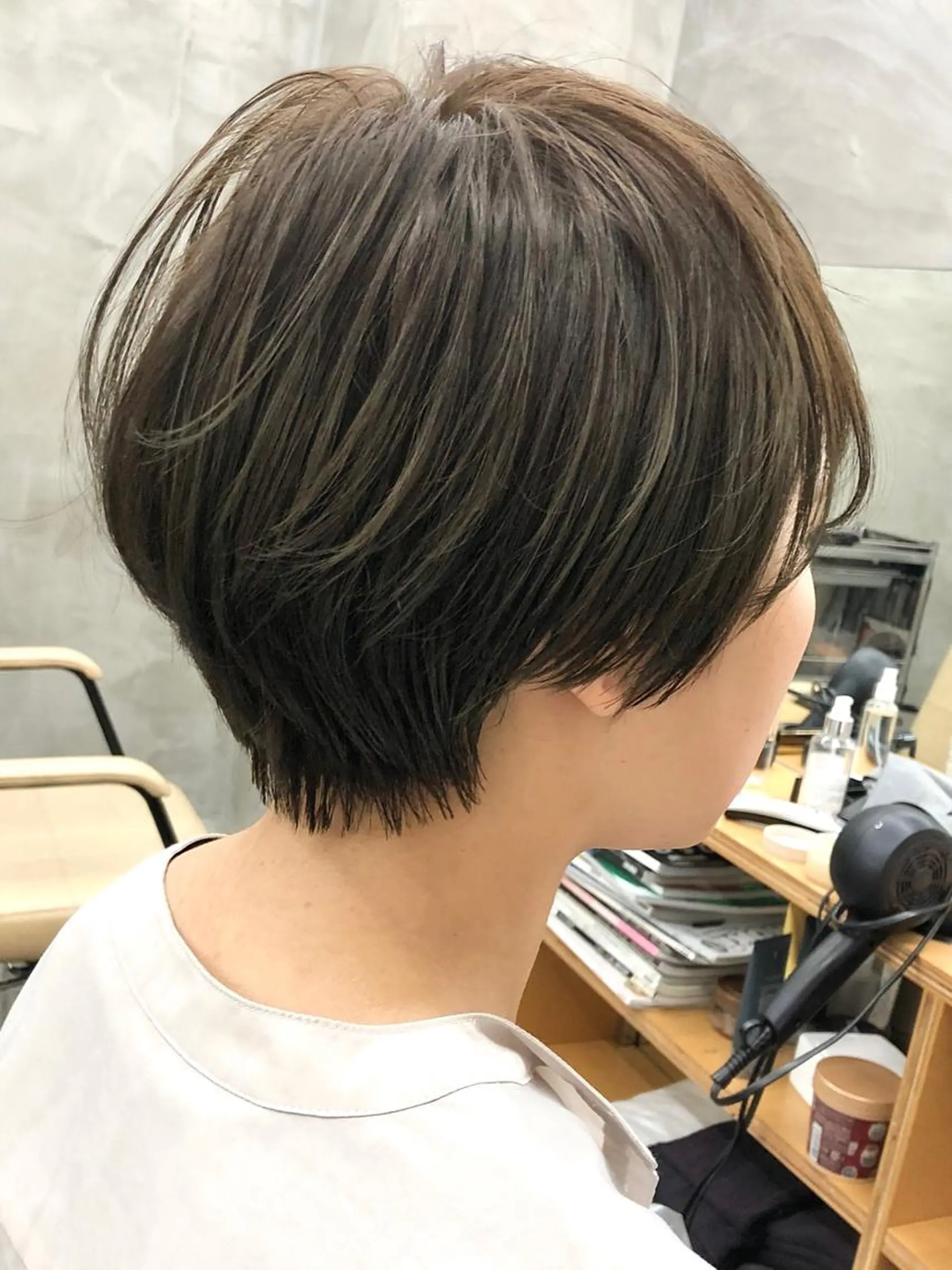ショート カラー 丸みショート ベージュカラー オリーブベージュ ショートヘア カット ヘアカラー トリートメント ショート・ボブ 徳竹淳一のヘアスタイル