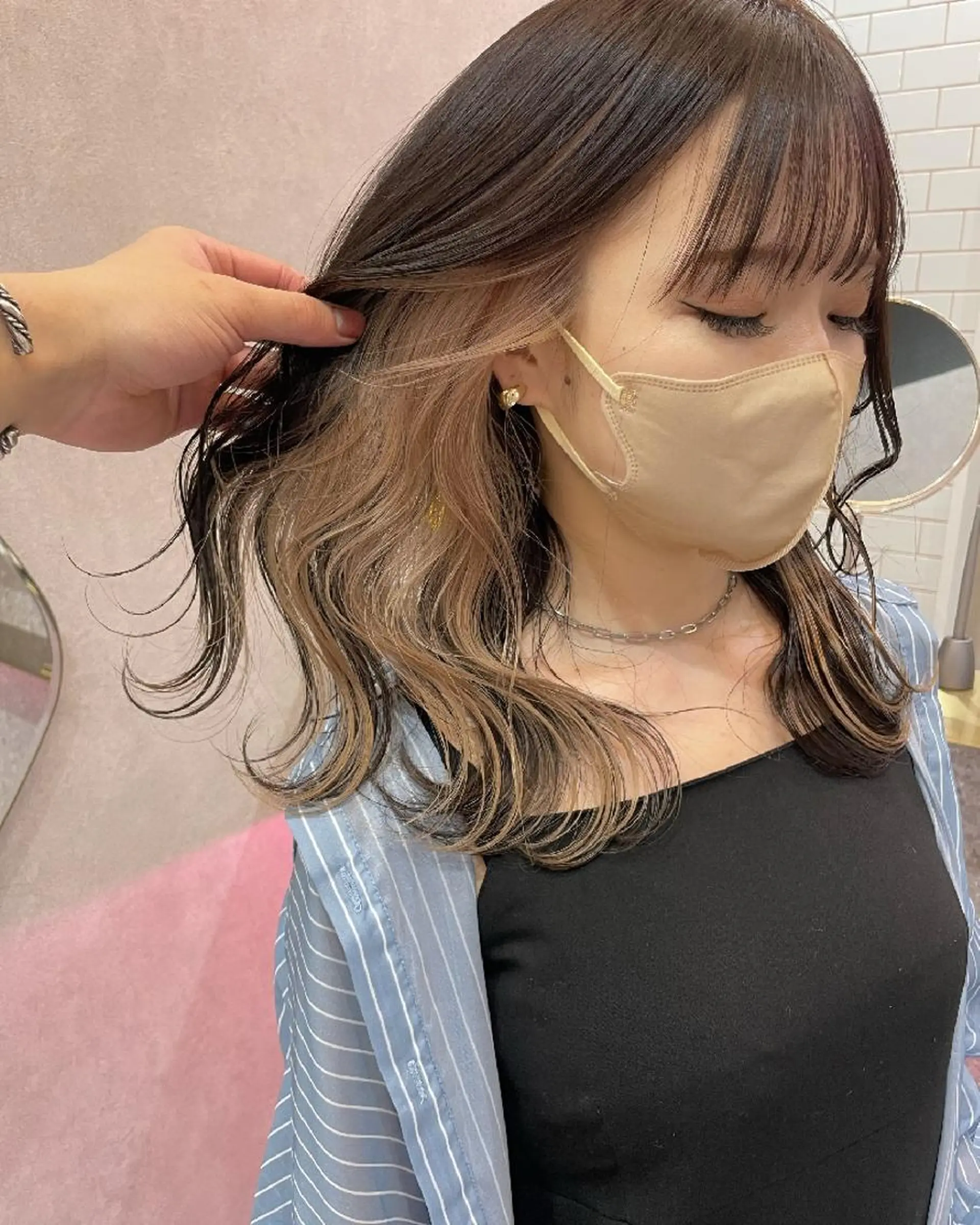 セミロング ロンド　ウル所属・レイヤー/縮毛矯正⭐ 特化美容師のヘアスタイル