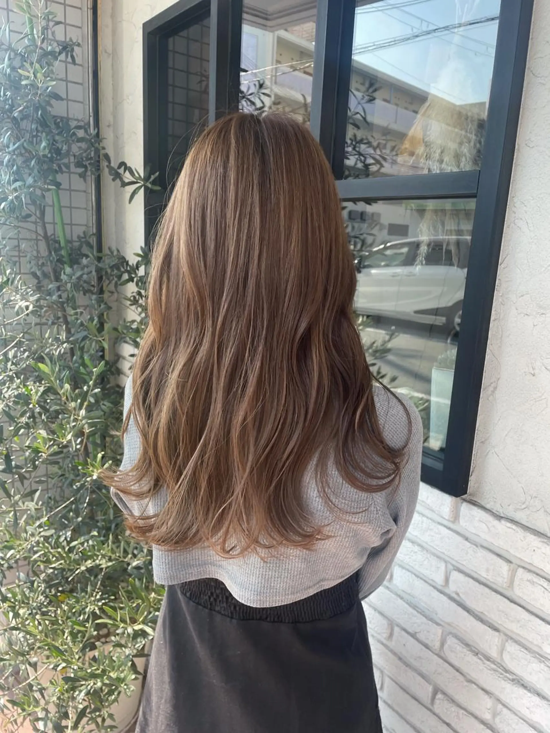 ロング カラー ベージュカラー ブリーチ イルミナカラー ブリーチなしカラー 小坂 真子のヘアスタイル