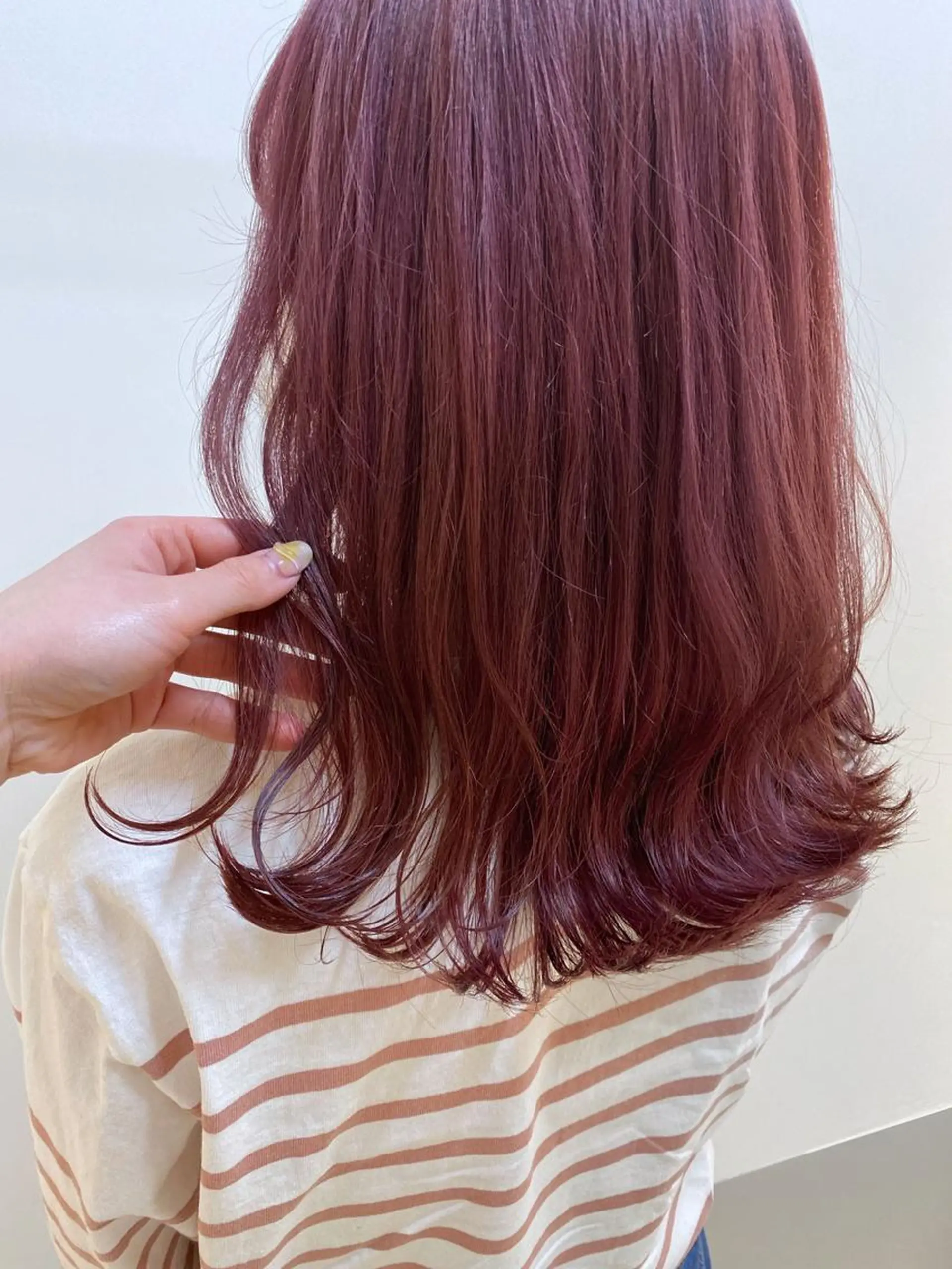 セミロング カラー ヘアカラー 畑中 愛梨のヘアスタイル
