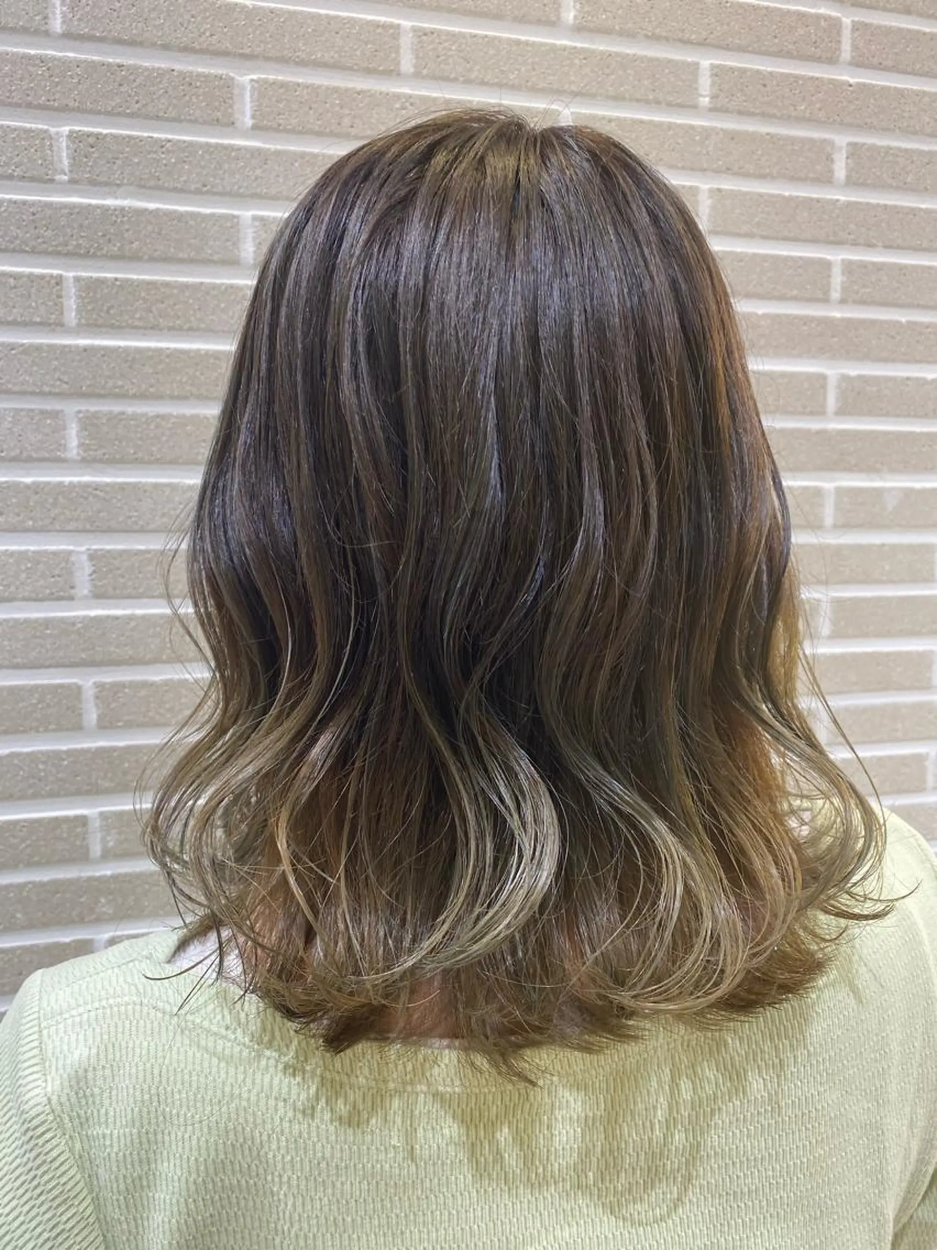 ミディアム カット ヘアカラー 植田 菜月のヘアスタイル