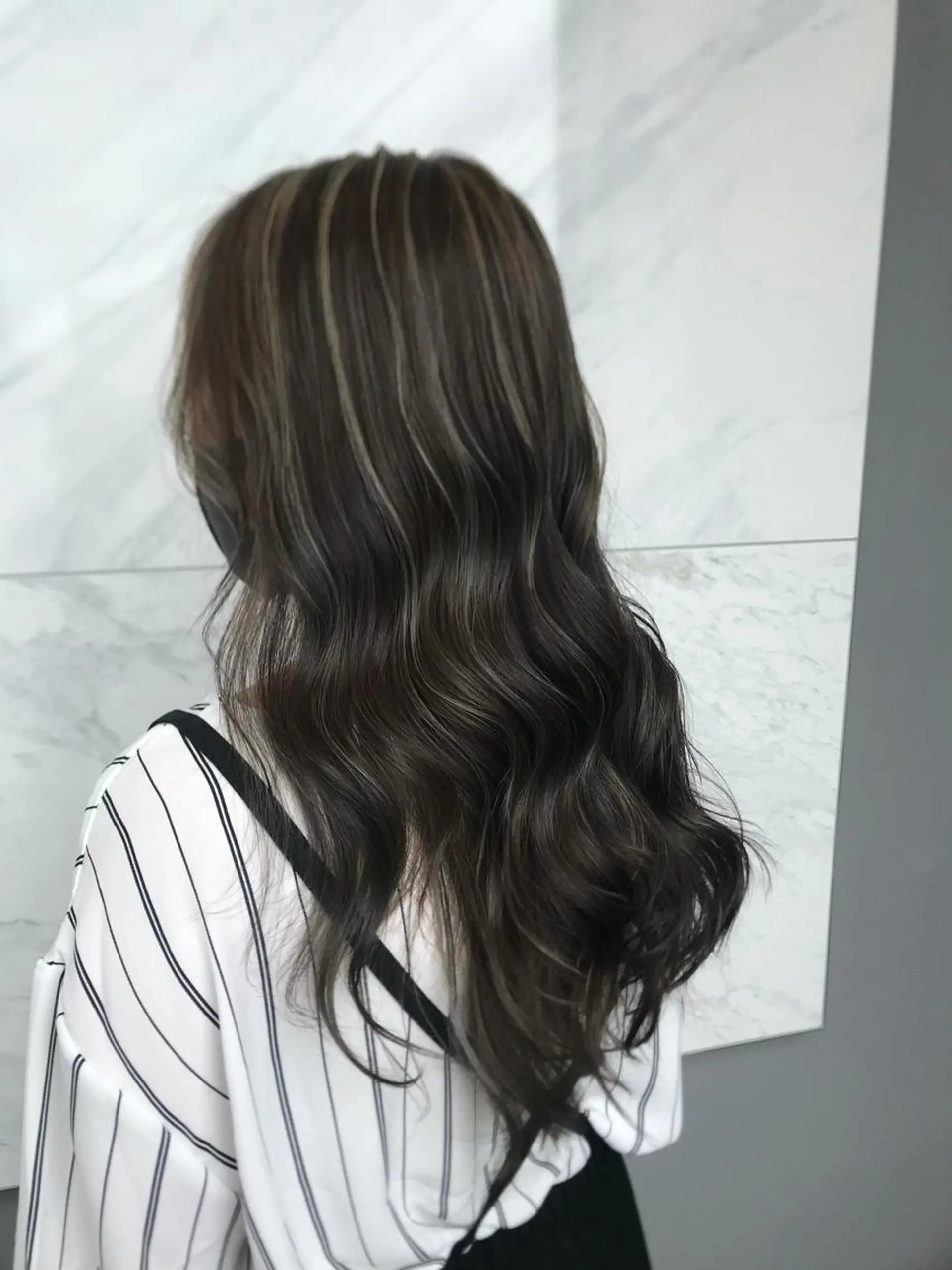 ロング カラー ハイライトカラー ハイライト ヘアカラー 茂木 結希のヘアスタイル