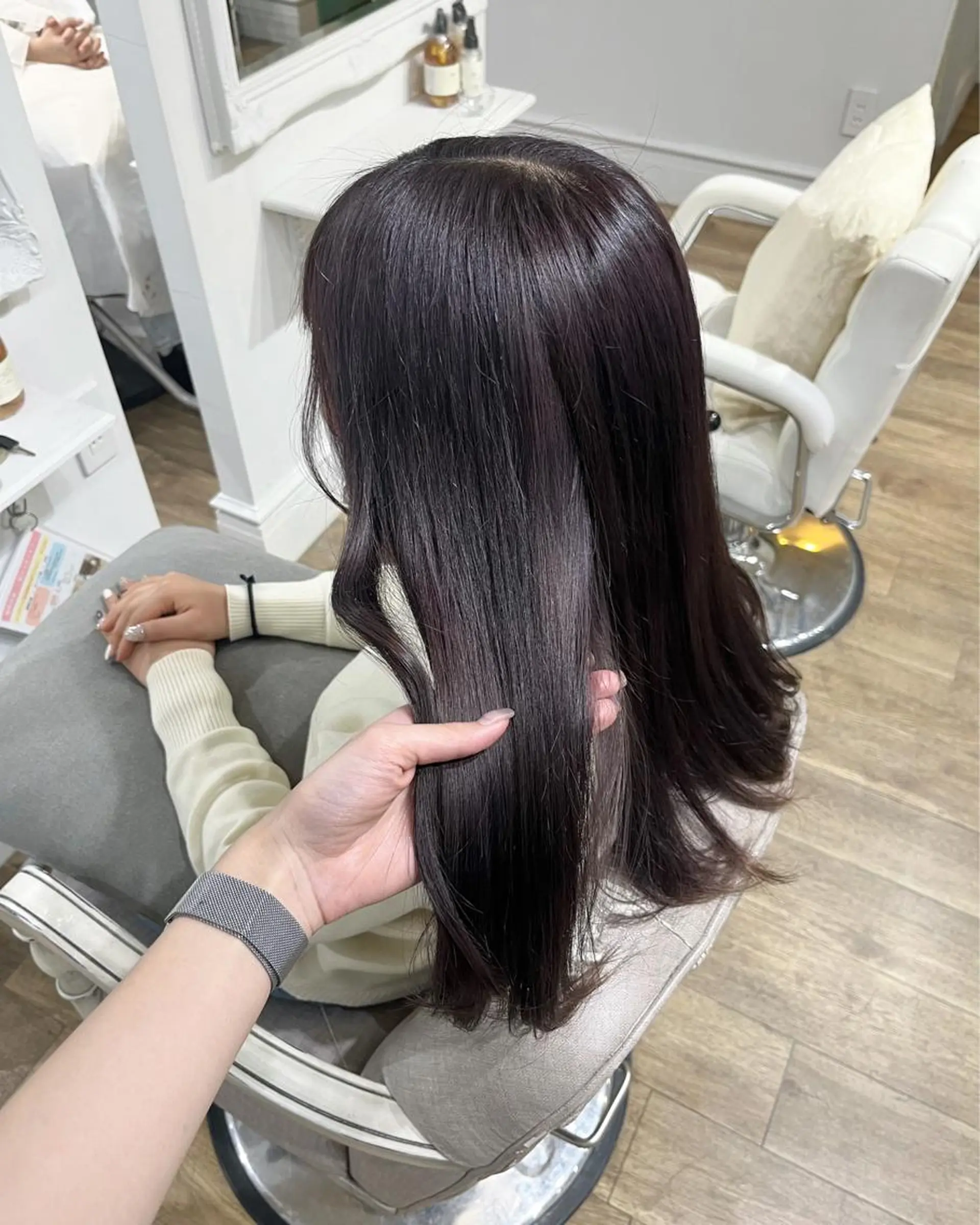 ロング カラー マツエク・マツパ ブリーチ ヘアカラー トリートメント 𝗺𝗶𝗸𝘂♡ 似合わせ🎀のヘアスタイル