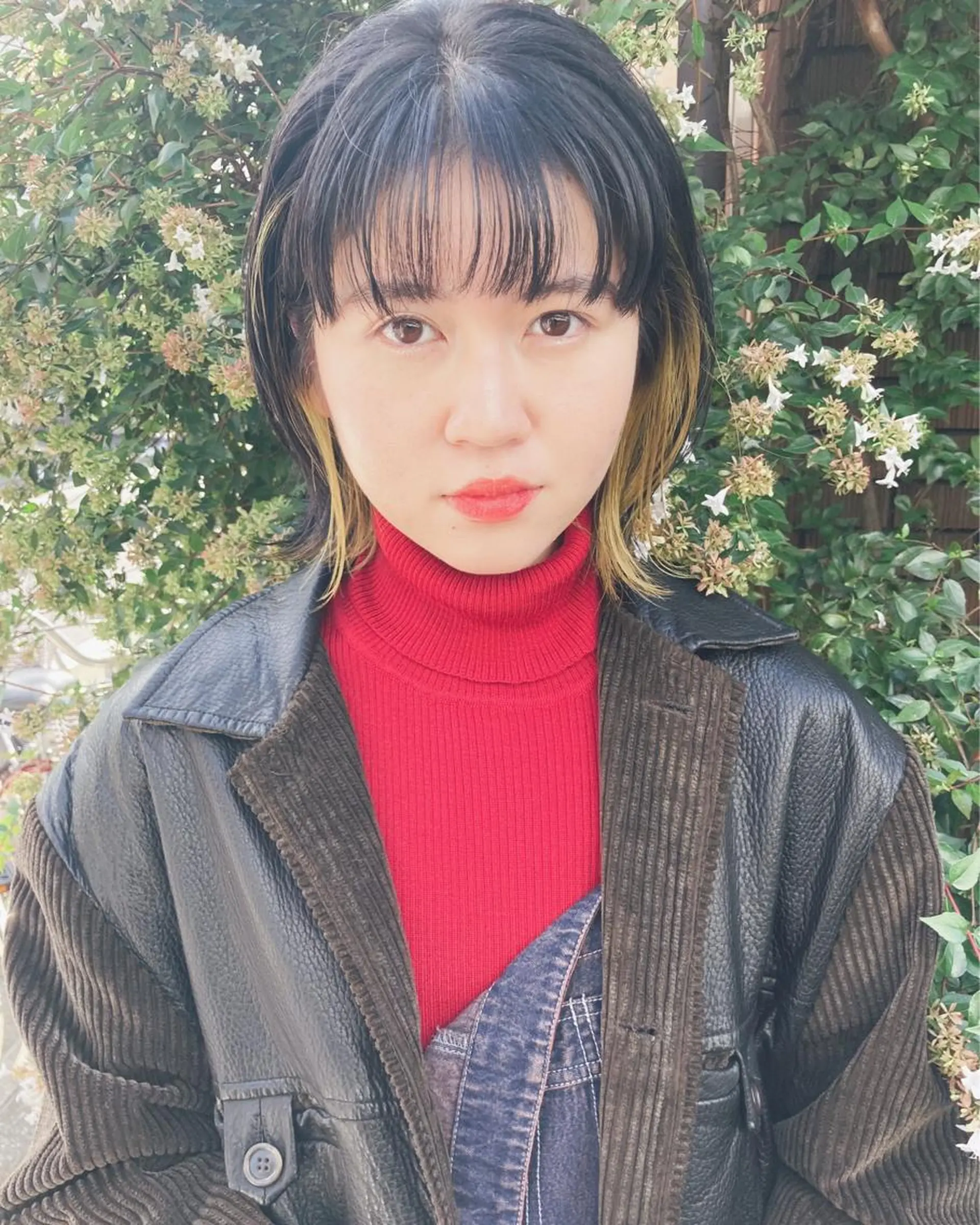 ショート イエローカラー 金田 夏野のヘアスタイル