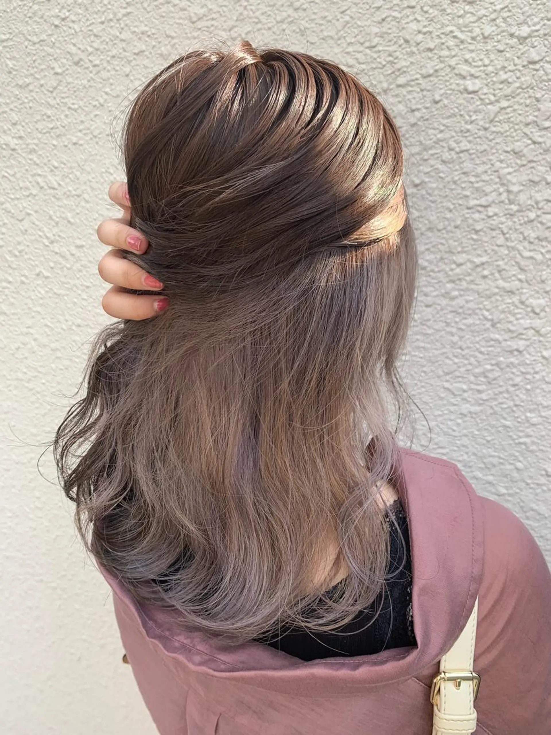 セミロング 透明感ハイライト◎ 伊藤夏海のヘアスタイル