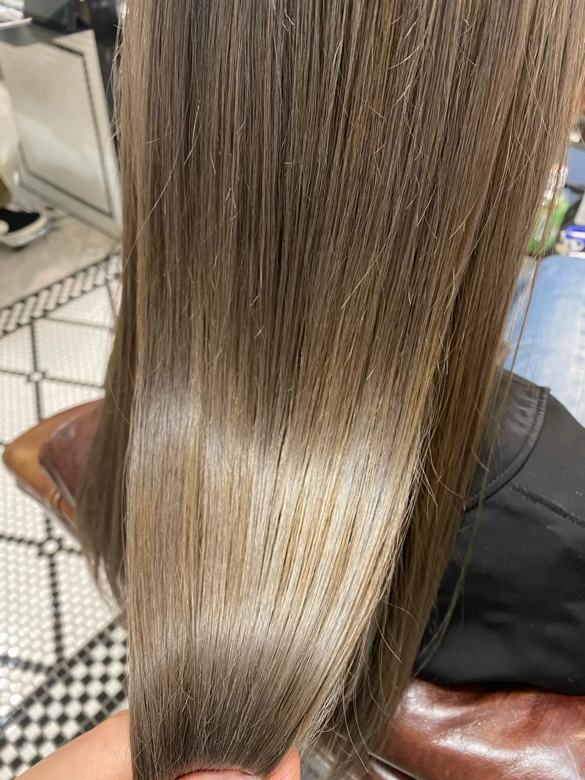 ロング カラー ベージュカラー 透明感カラー グレージュ 色素薄めカラー❤︎ chihiroのヘアスタイル