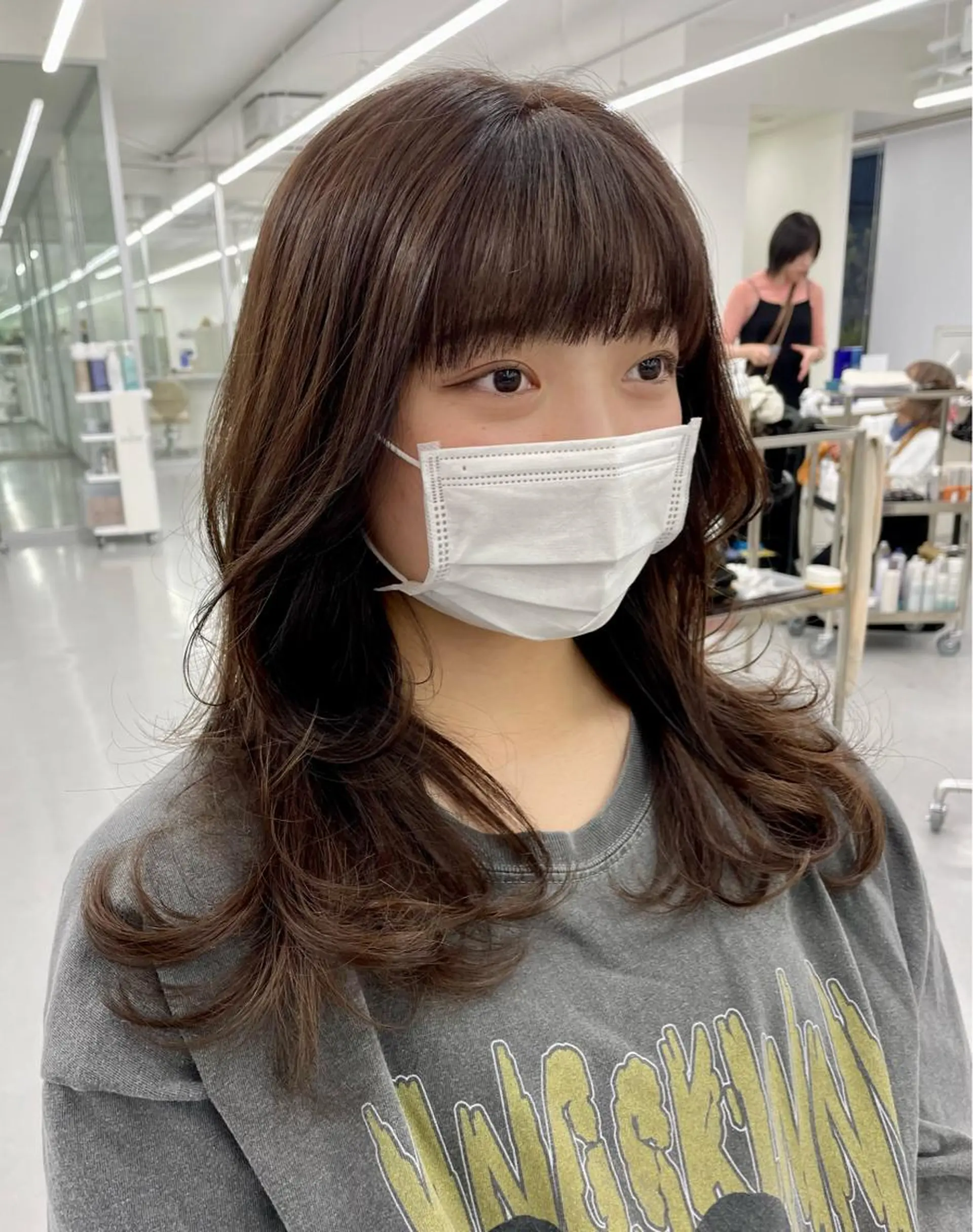 セミロング カラー アッシュ アッシュブラウン ブラウンカラー レイヤーカット 錦 茉李のヘアスタイル