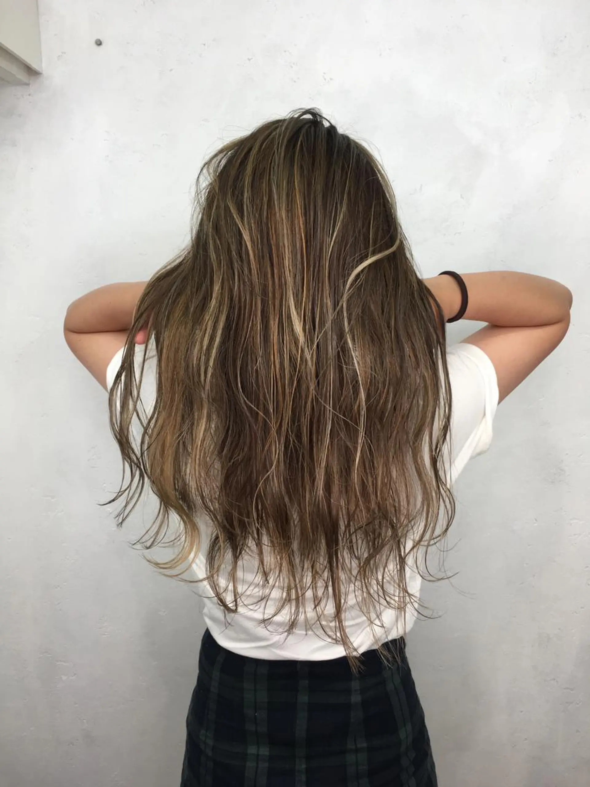 ロング まお♡レイヤーカット 耳ツボジュエリーのヘアスタイル