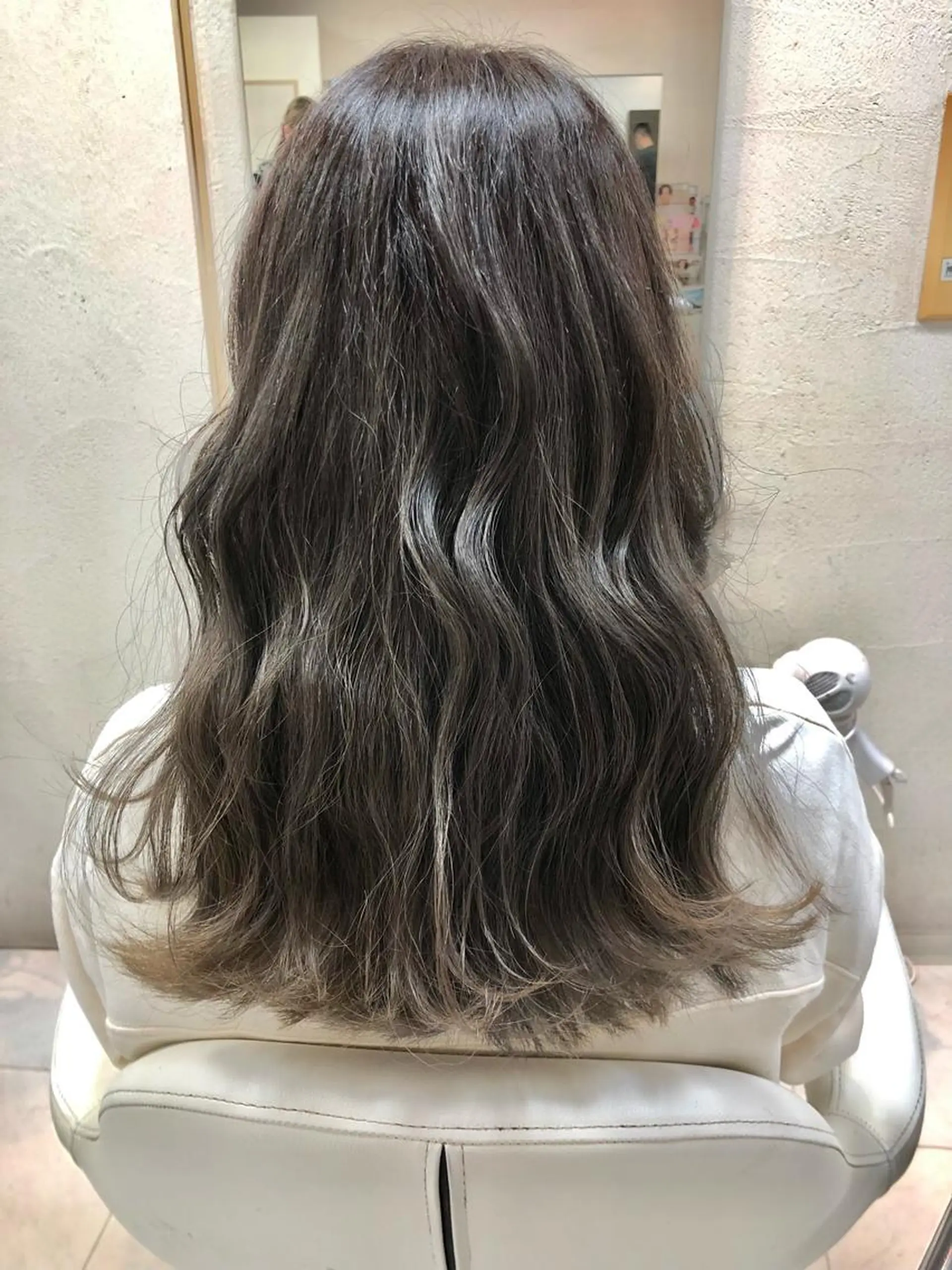 ロング レイヤーカット ヘアカラー トリートメント 阿部 美咲のヘアスタイル
