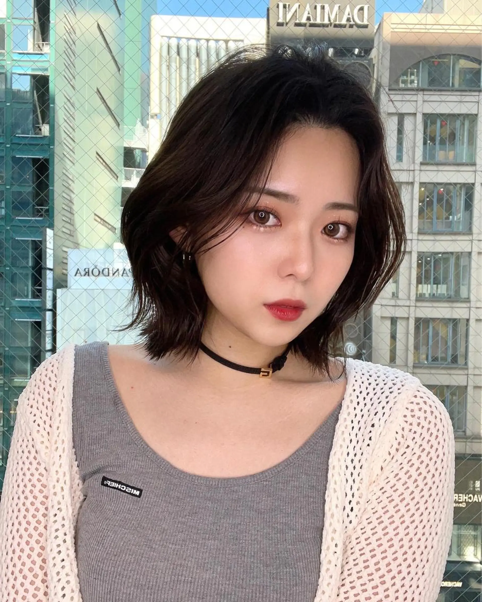 ミディアム ボブ くびれヘア かきあげバング 似合わせカット 小顔カット カット ヘアカラー トリートメント ボブパーマ ウルフパーマのヘアスタイル