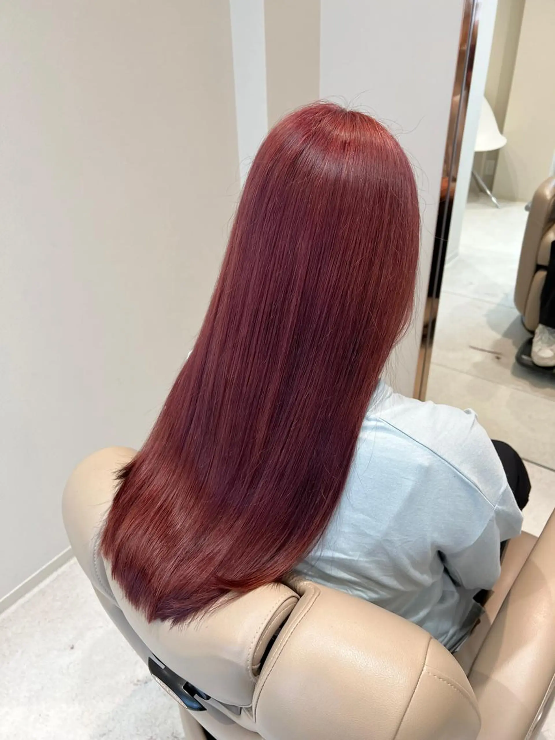 ロング カラー カシス ピンクカラー ノイシキ サキのヘアスタイル