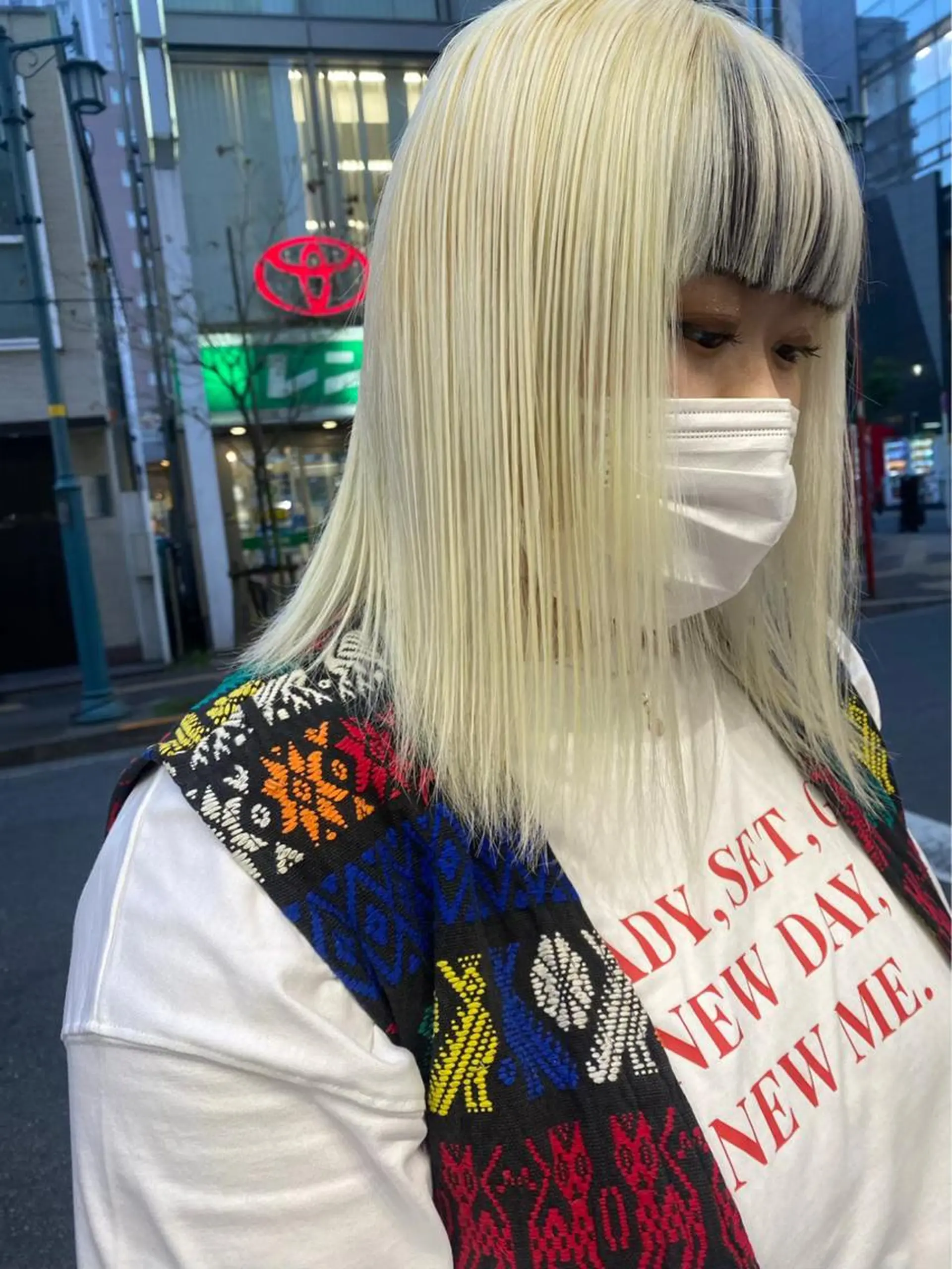 セミロング カラー ブリーチ ケアブリーチ 透明感カラー デザインカラー ダブルカラー ハイトーン/マツエク AYAKA🌙のヘアスタイル