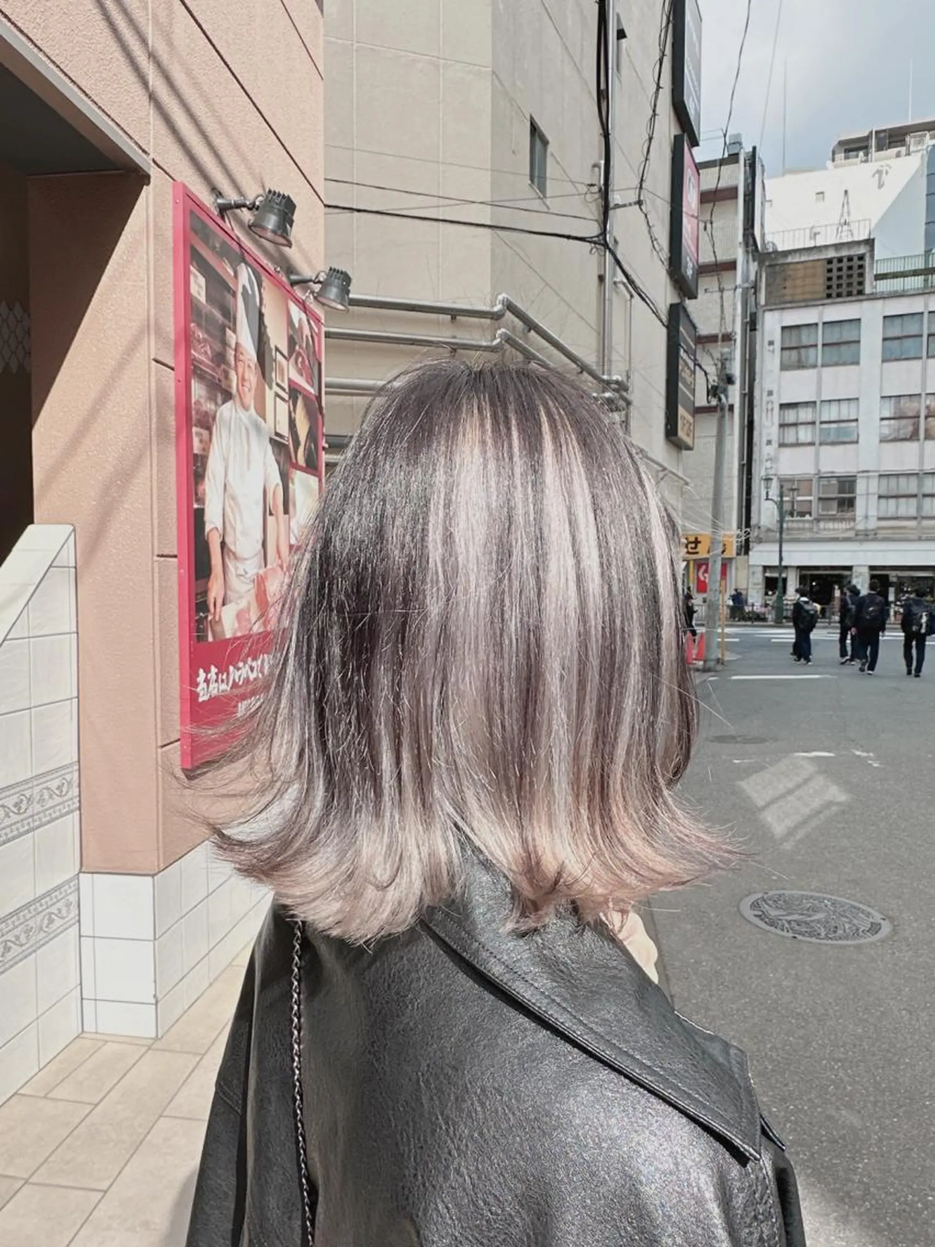 ミディアム カラー ブリーチ ROIS渋谷【ロイス】所属・高橋大樹/ブリーチ/ ミルクティーベージュのヘアスタイル