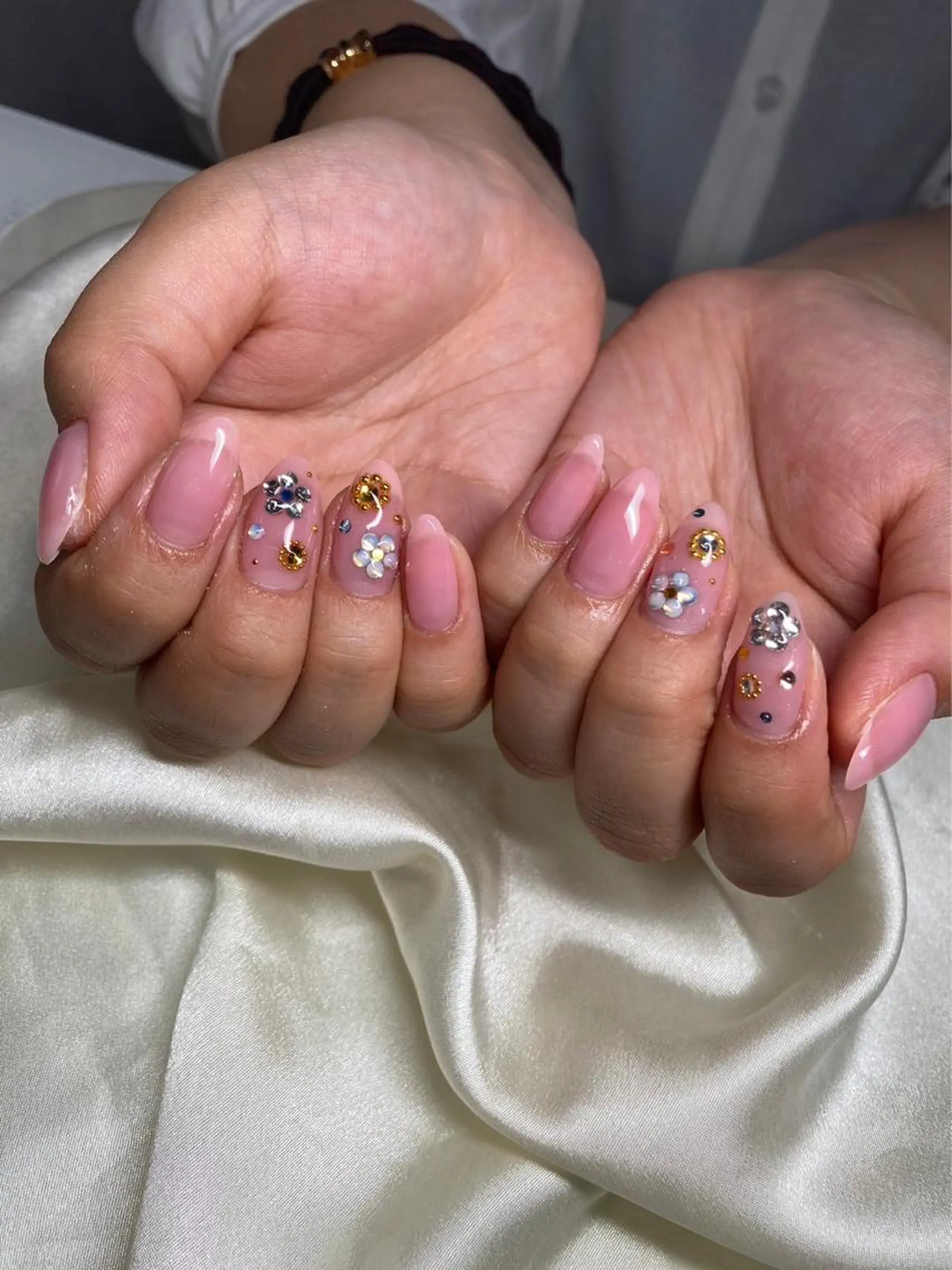 ネイル マツエク・マツパ アイブロウ 眉カラー 韓国風マツエク パリジェンヌラッシュリフト まつげパーマ ワンホンマツエク ハンドネイル Nail&eye Belire 新宿のネイルデザイン