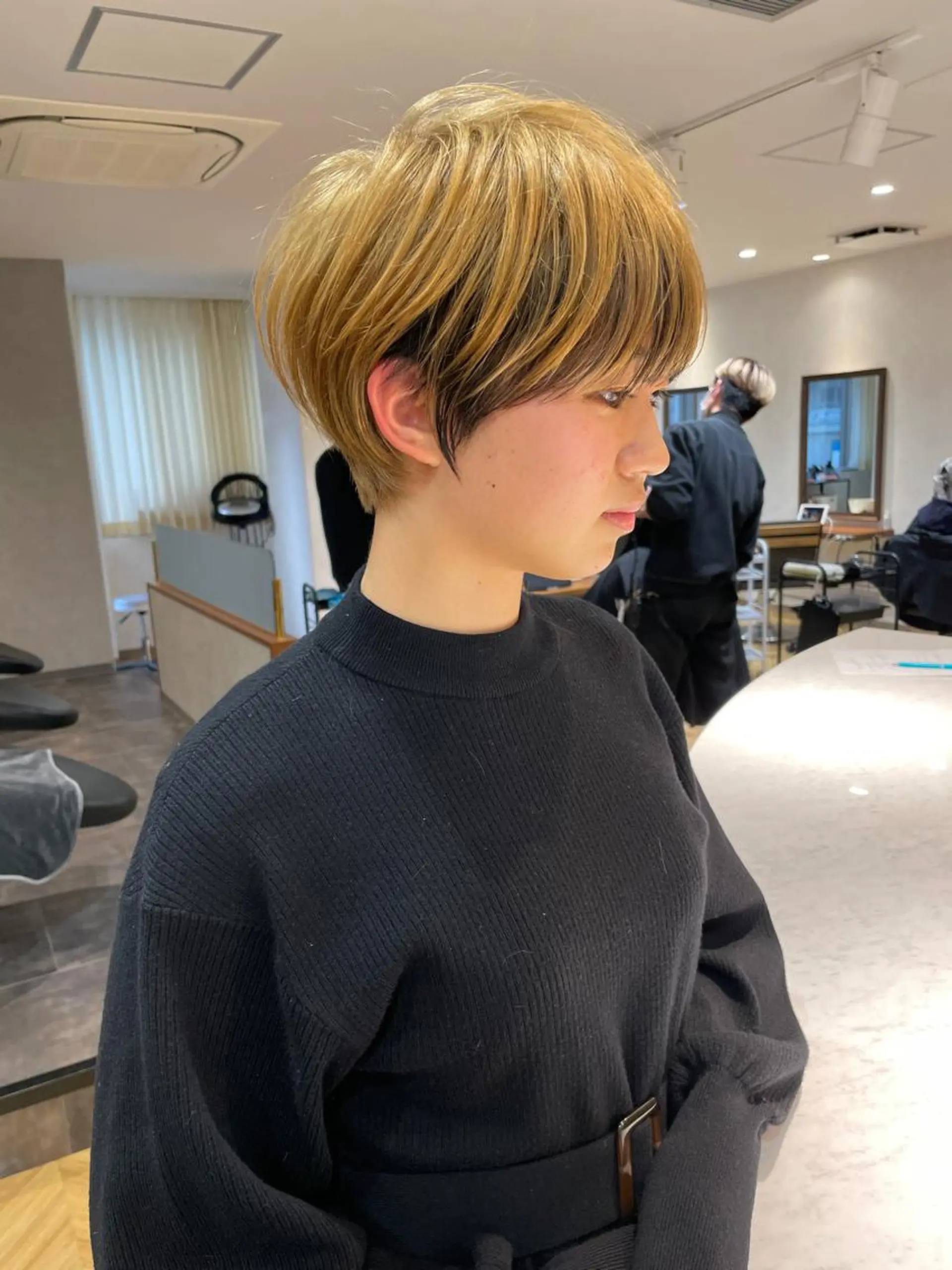 ショート カラー 💛うる艶ハイトーン LEON💛のヘアスタイル