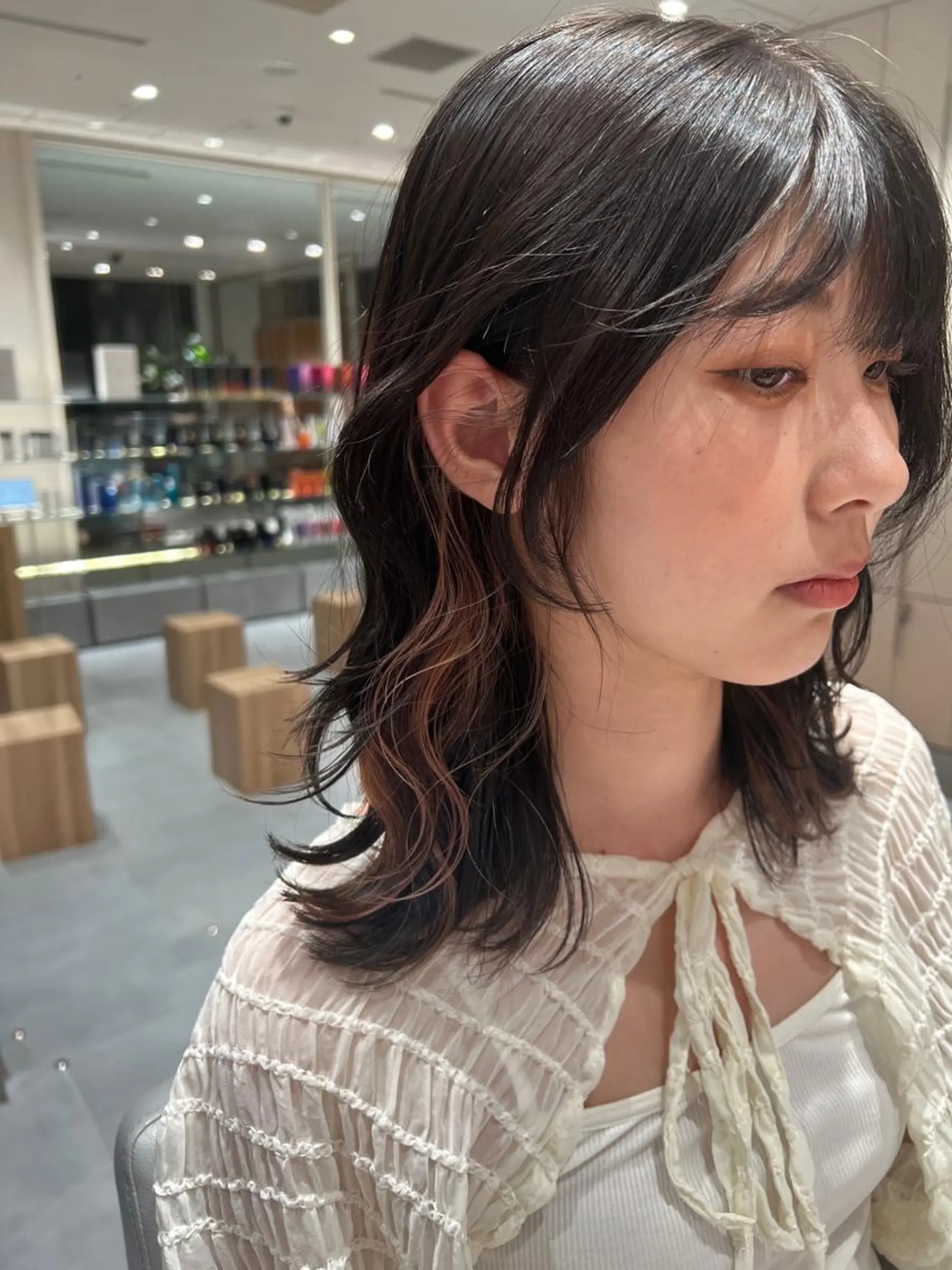 カラー ブリーチ イヤリングカラー kako　ショート ボブのヘアスタイル