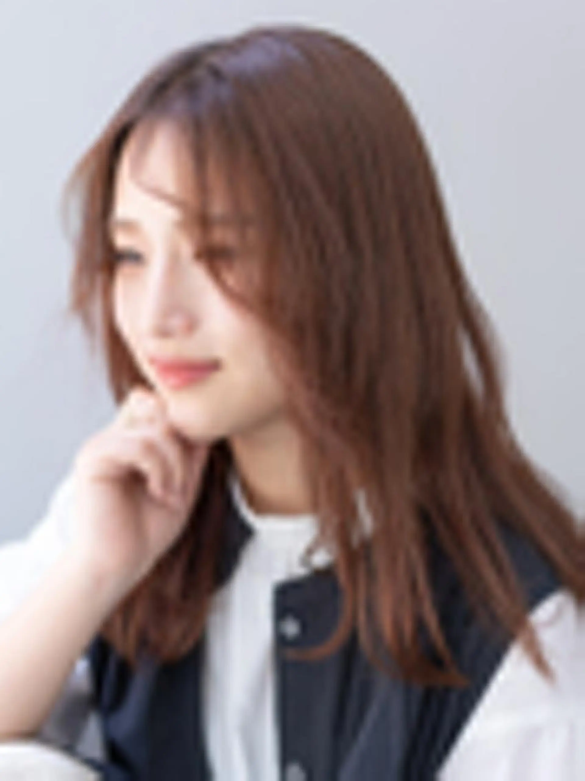 ミディアム 顔周りカット おくれ毛 ヘアカラー SiLO 【シロ】のヘアスタイル