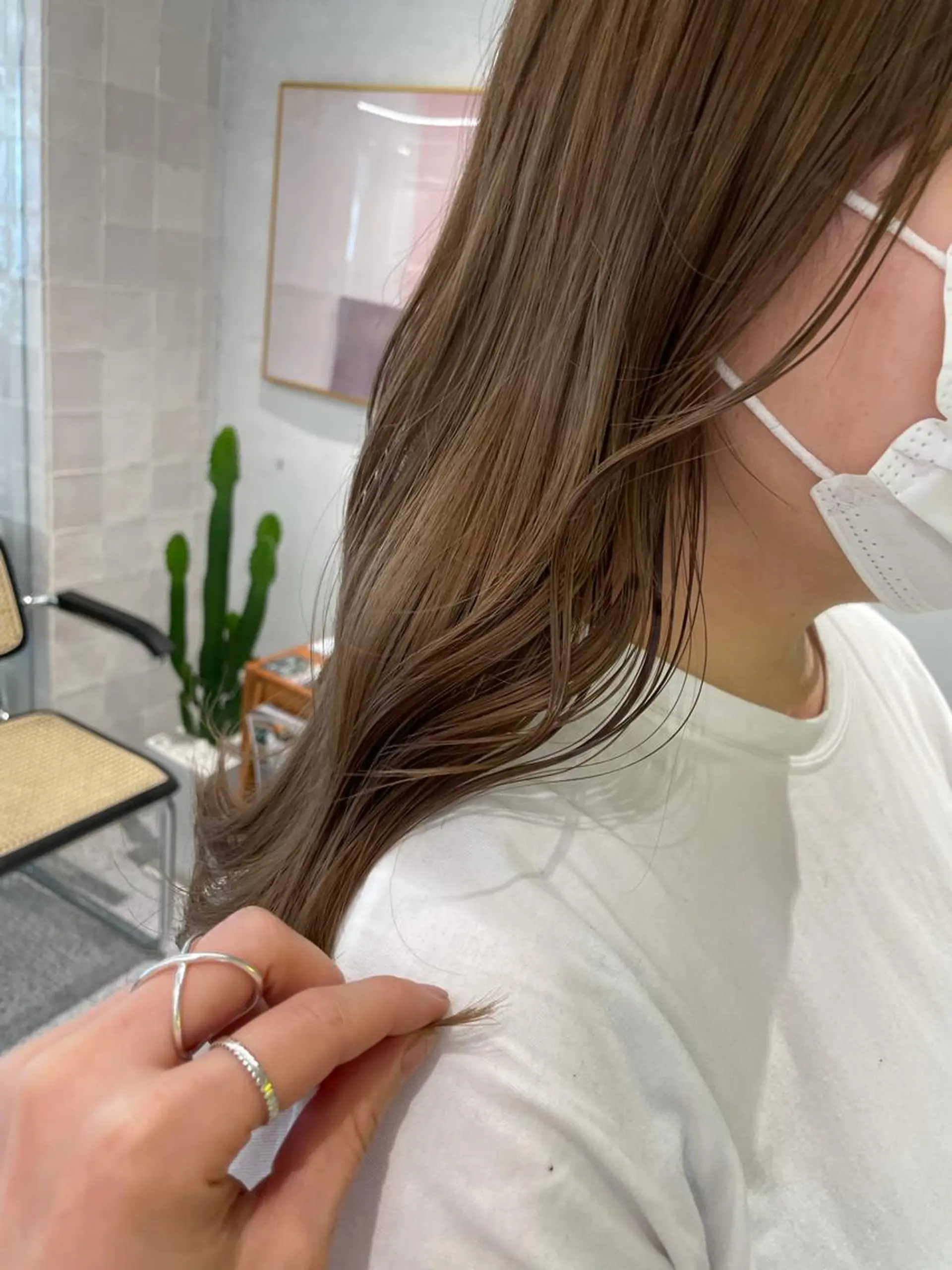 ロング カラー ブリーチ ヘアカラー トリートメント 遠藤 眞実のヘアスタイル