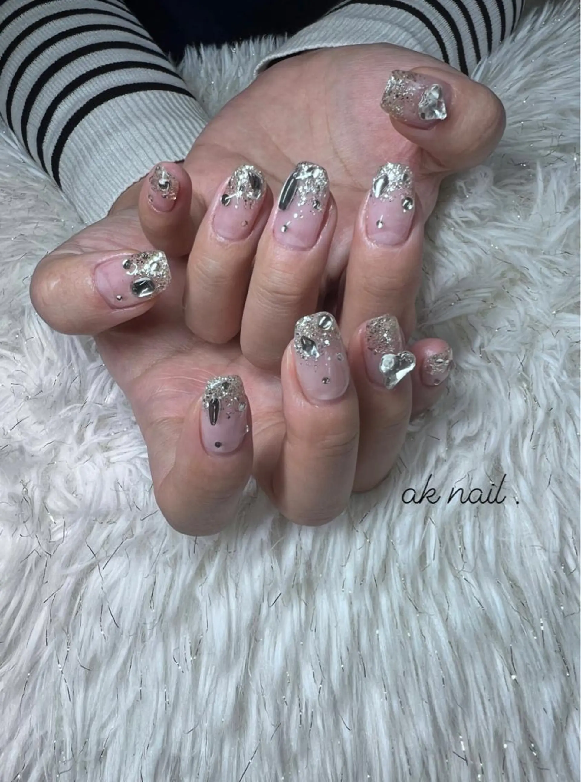 ミディアム ネイル キラキラネイル ak nail .のネイルデザイン