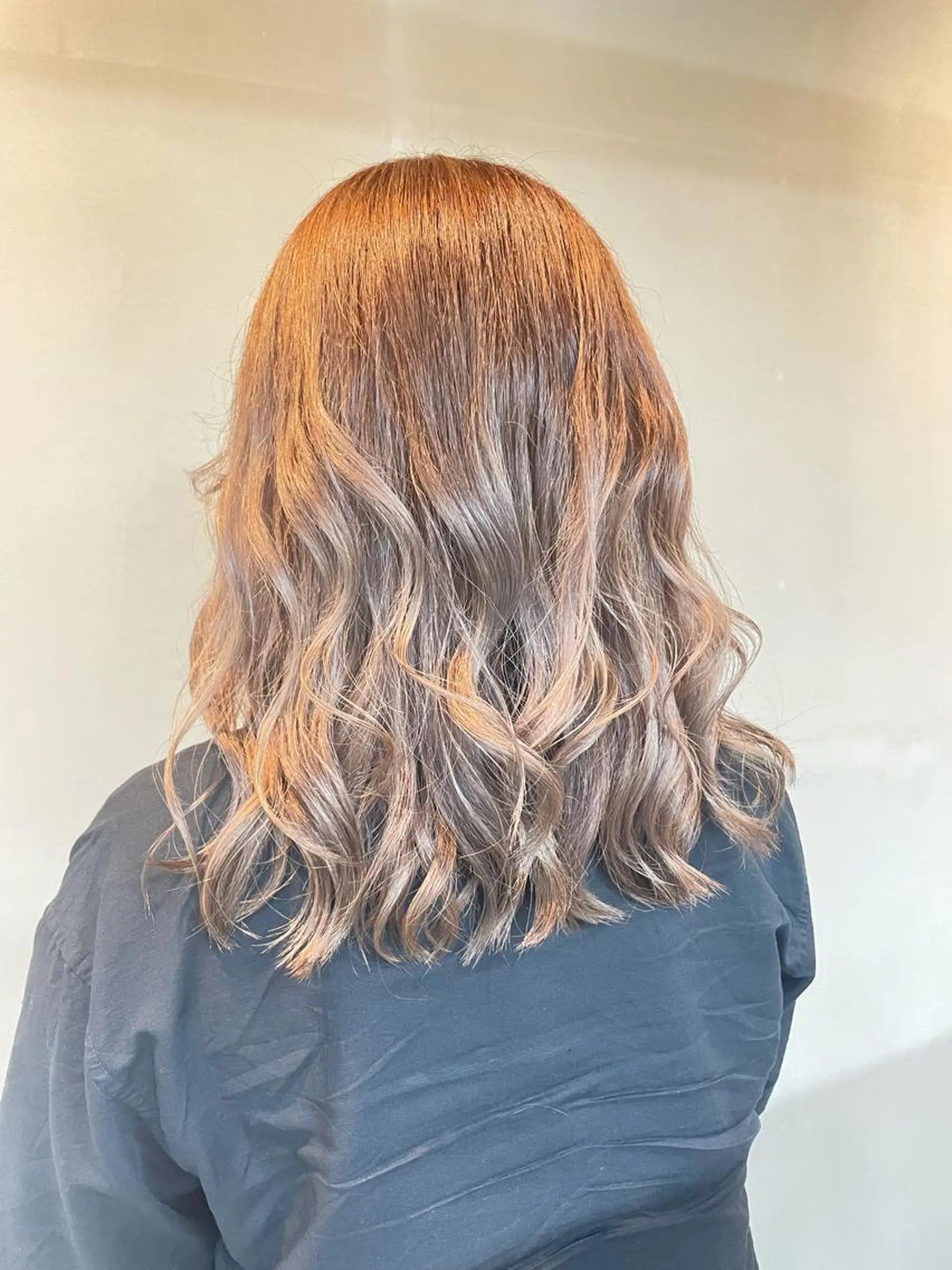 ミディアム カラー パーマ アディクシーカラー ブリーチ グレージュ ミルクティーグレージュ Men's hair salon First 中百舌鳥店所属・First なかもず 店 YUKIのヘアスタイル