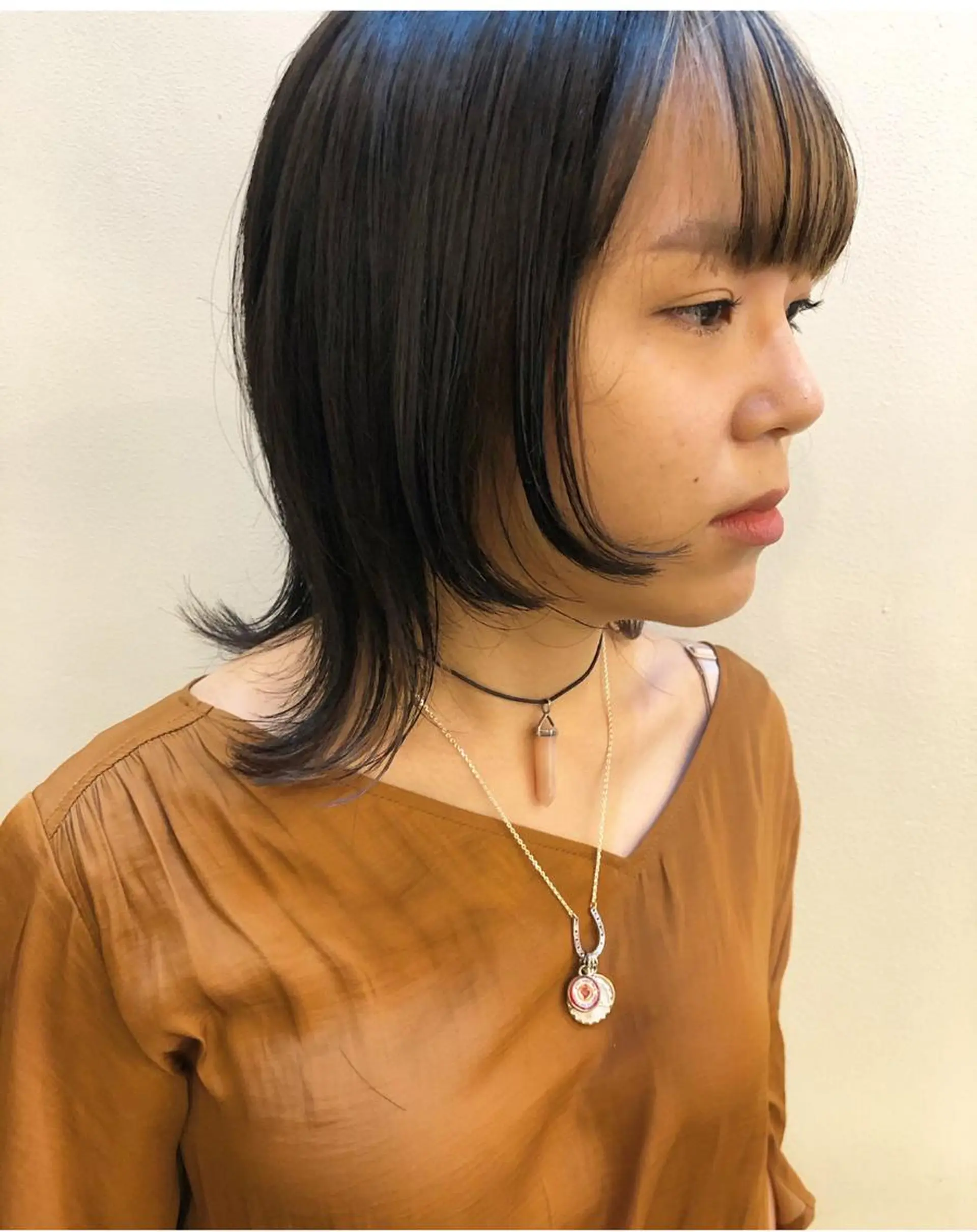 ミディアム カラー レイヤーカット ヘアカラー トリートメント 坂田 友梨奈のヘアスタイル