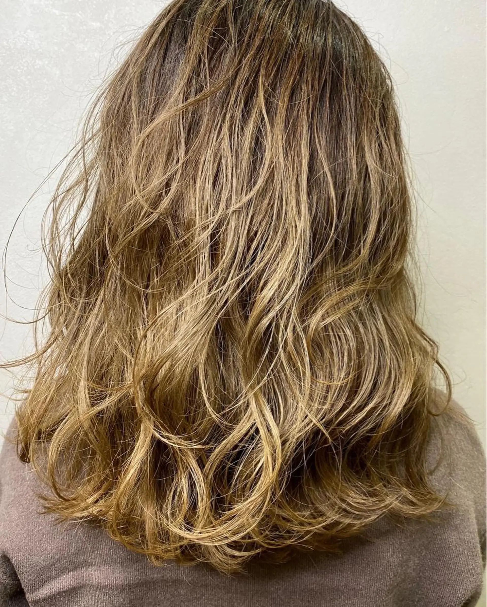 ミディアム アッシュ カット ヘアカラー トリートメント トップスタイリスト 江口 稜亮のヘアスタイル