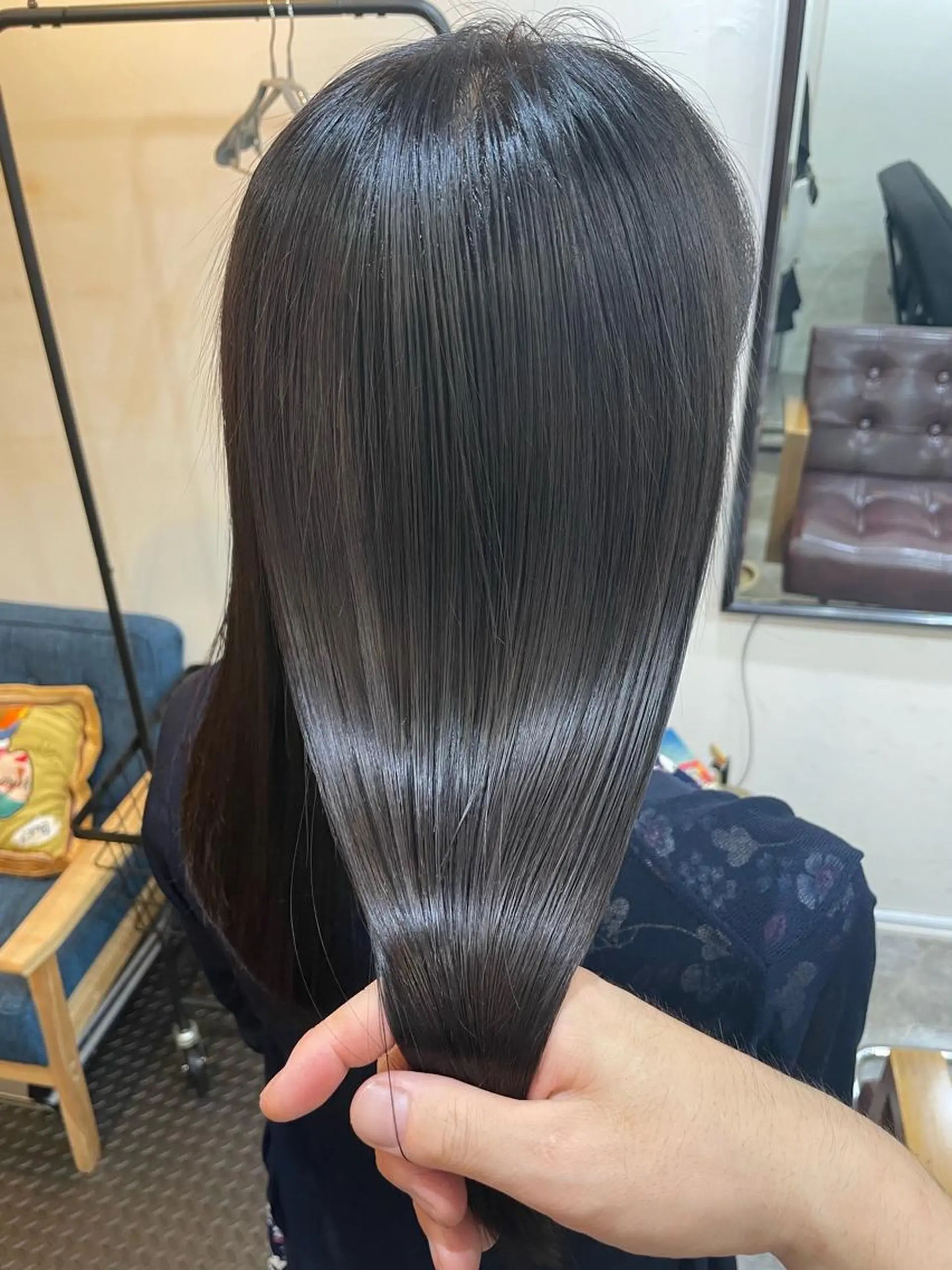 セミロング カラー 髪質改善 トリートメント トリートメント SUN GLOW  サングロウ所属・ナカノメ トシアキのヘアスタイル