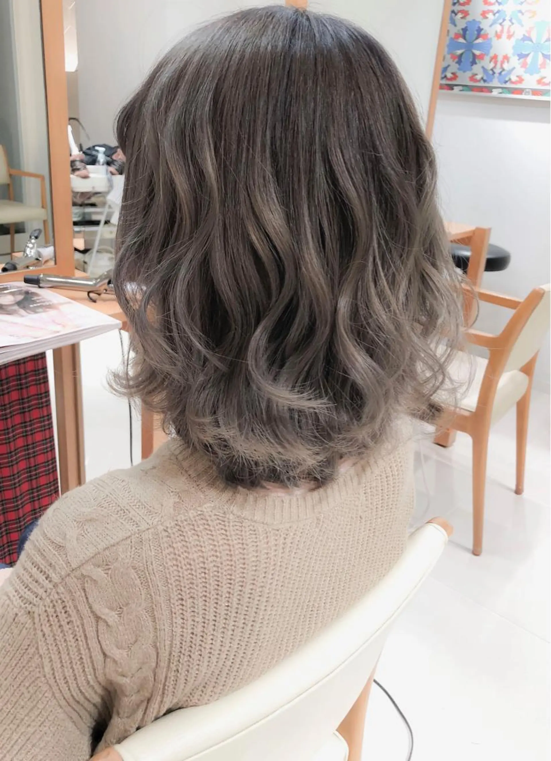 ミディアム カラー アッシュ アッシュグレー アッシュグレージュ グラデーションカラー グレージュ ヘアカラー トリートメント Days 透明感カラーのヘアスタイル