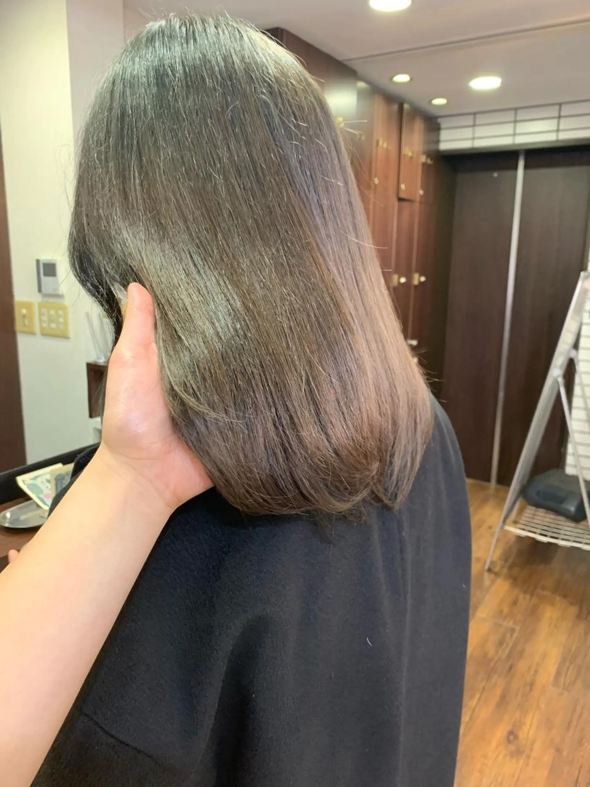 カラー レイヤーカット、 大人可愛い 中村美羅のヘアスタイル