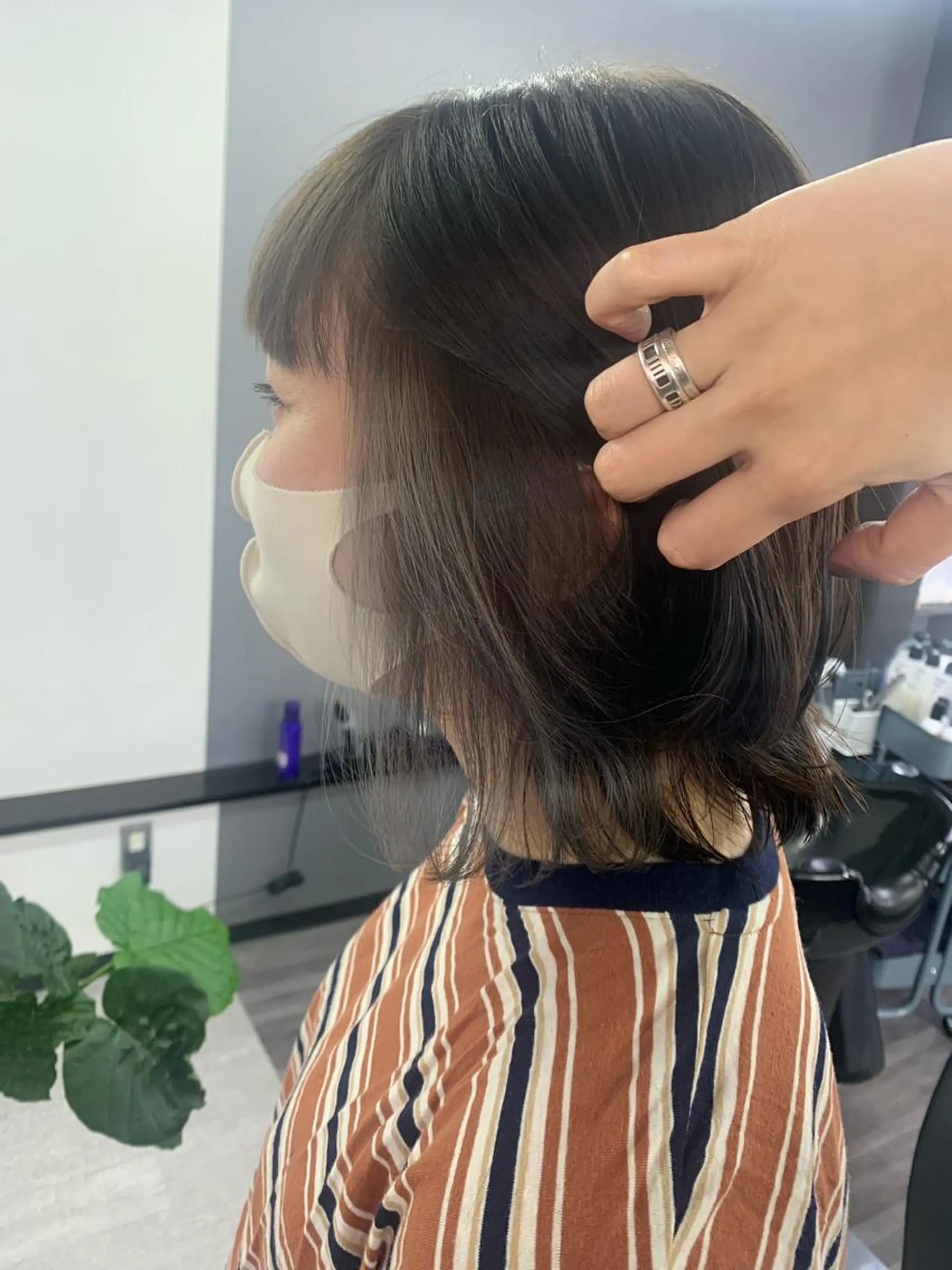 ミディアム カラー グレージュ 坂井 水菜美のヘアスタイル