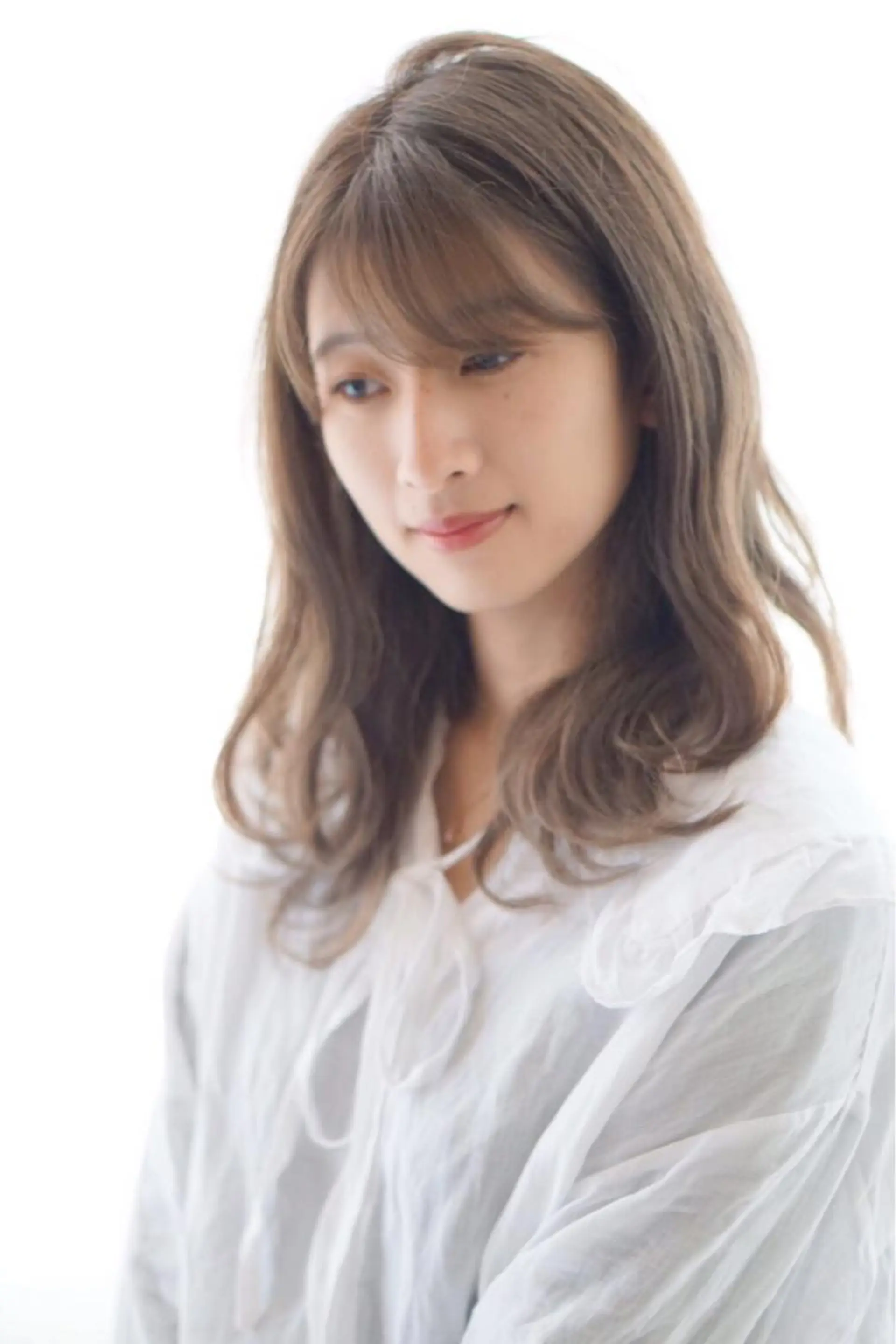 セミロング カラー ベージュカラー ブリーチ ミルクティーベージュ レイヤーカット ディレクター ノナカのヘアスタイル