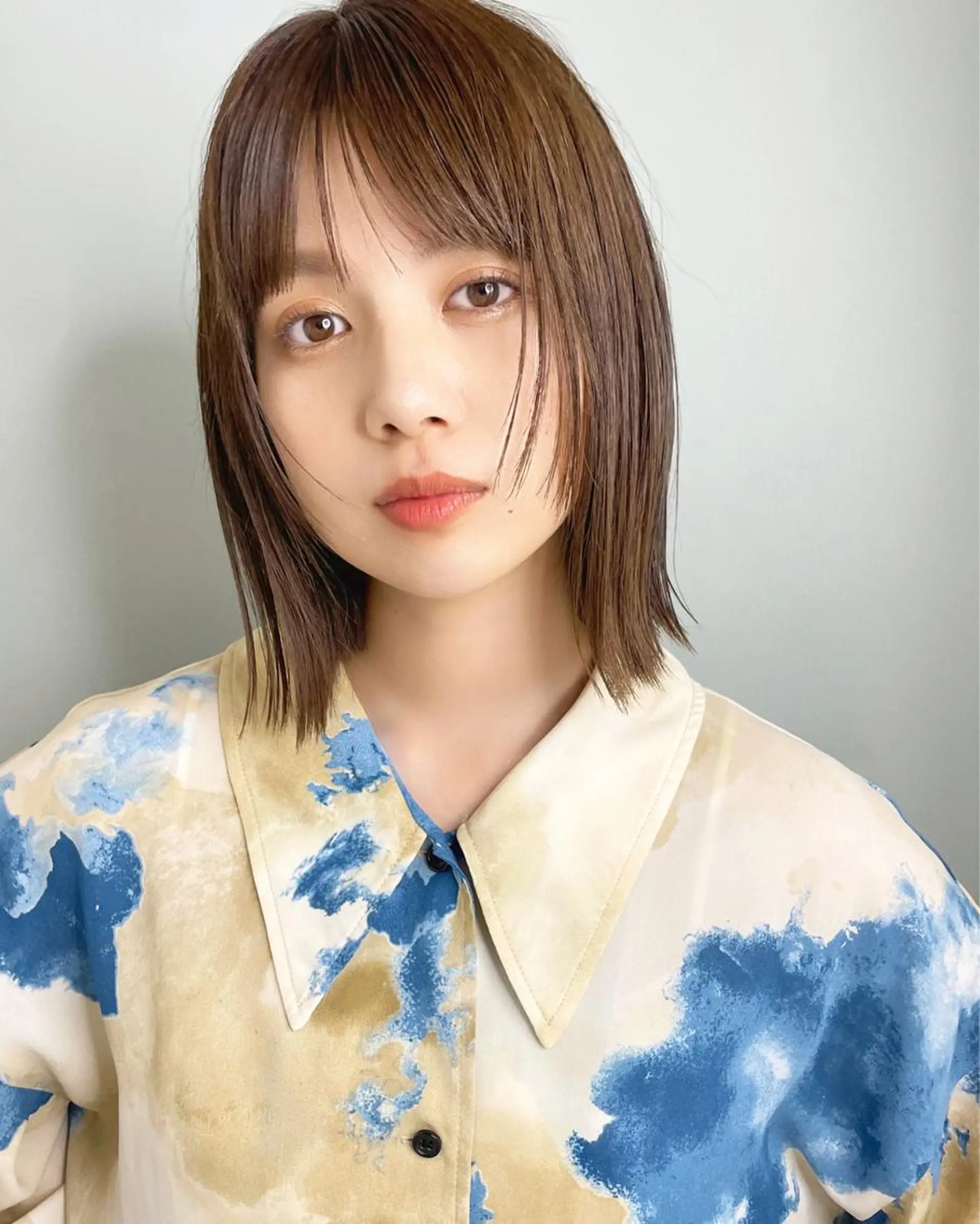 ミディアム カラー 顔まわりレイヤー レイヤーカット カット 齋藤 咲のヘアスタイル