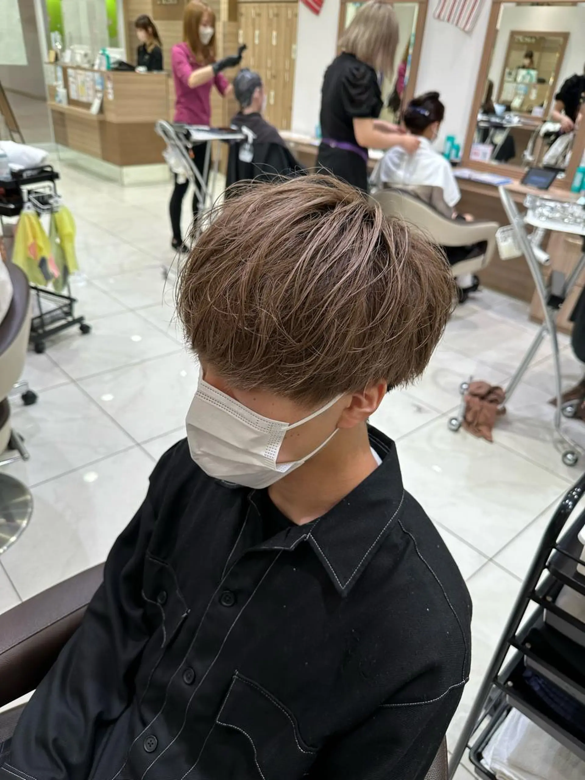 ショート カラー メンズ マッシュ ベージュカラー ミルクティーベージュ カット ヘアカラー 渡邉 理央のヘアスタイル