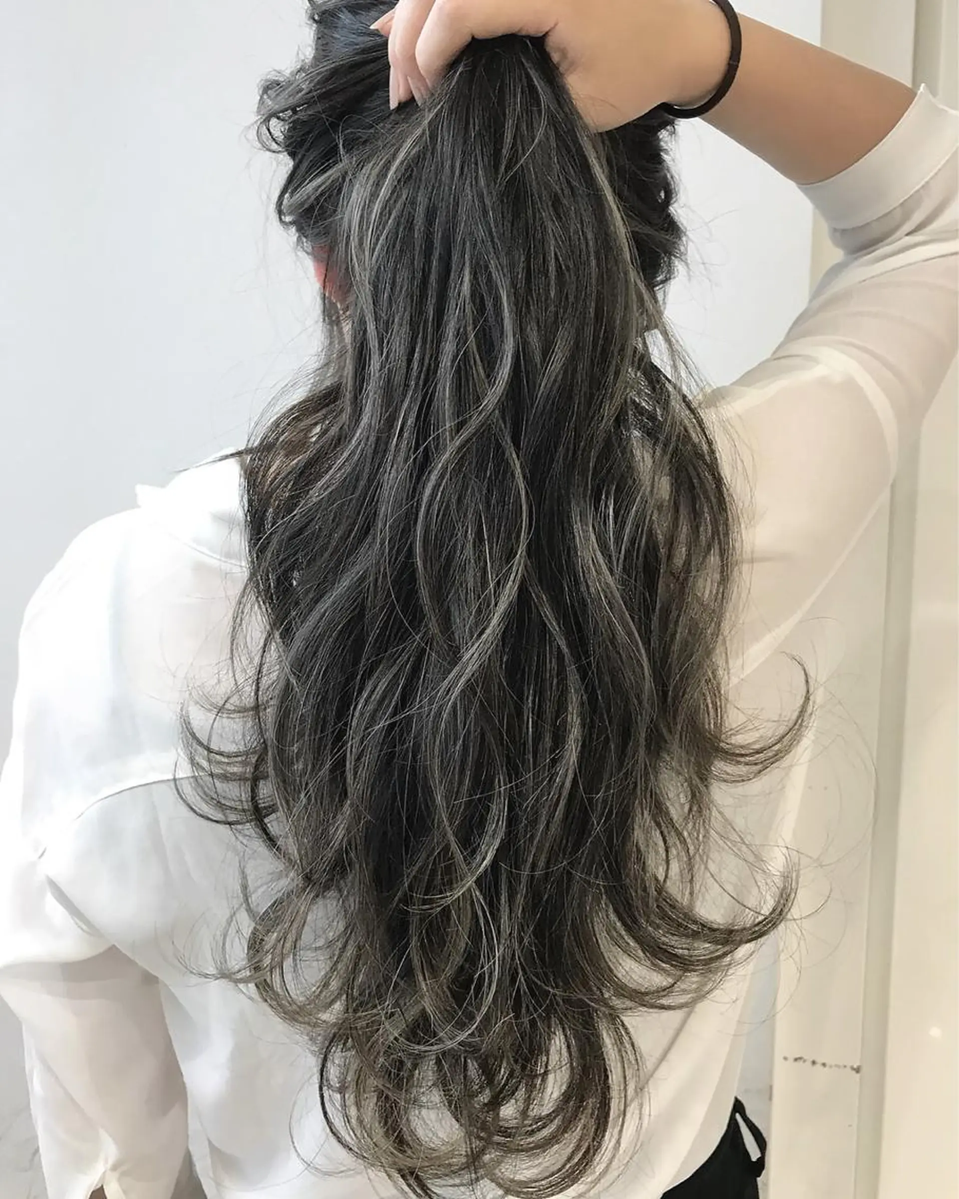 ロング カラー ヘアアレンジ 切りっぱなしボブ バレイヤージュ 黒髪 グラデーションカラー ハイライトカラー 髪質改善land千葉所属・阿部 圭悟のヘアスタイル