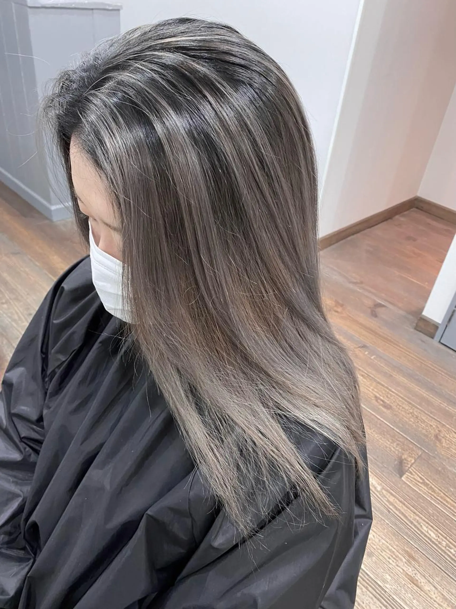 ロング レイヤーカット ヘアカラー _White広島所属・バレイヤージュ 隅中秀弥のヘアスタイル