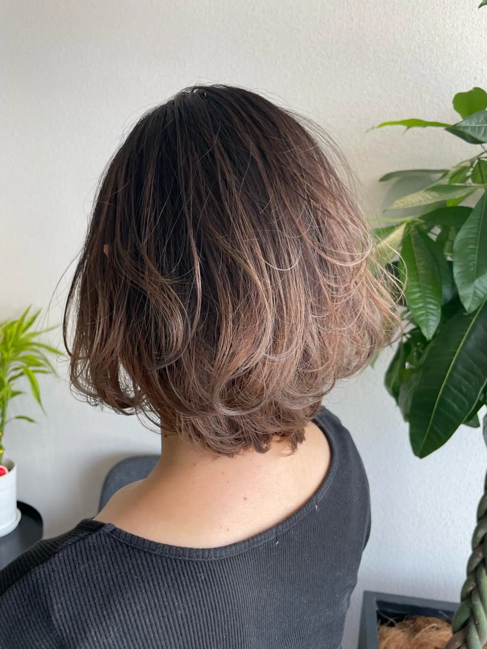 ミディアム カラー バレイヤージュ ハイライトカラー ハイライト レイヤーカット カット ヘッドスパ Emitas.　井上 真奈美のヘアスタイル